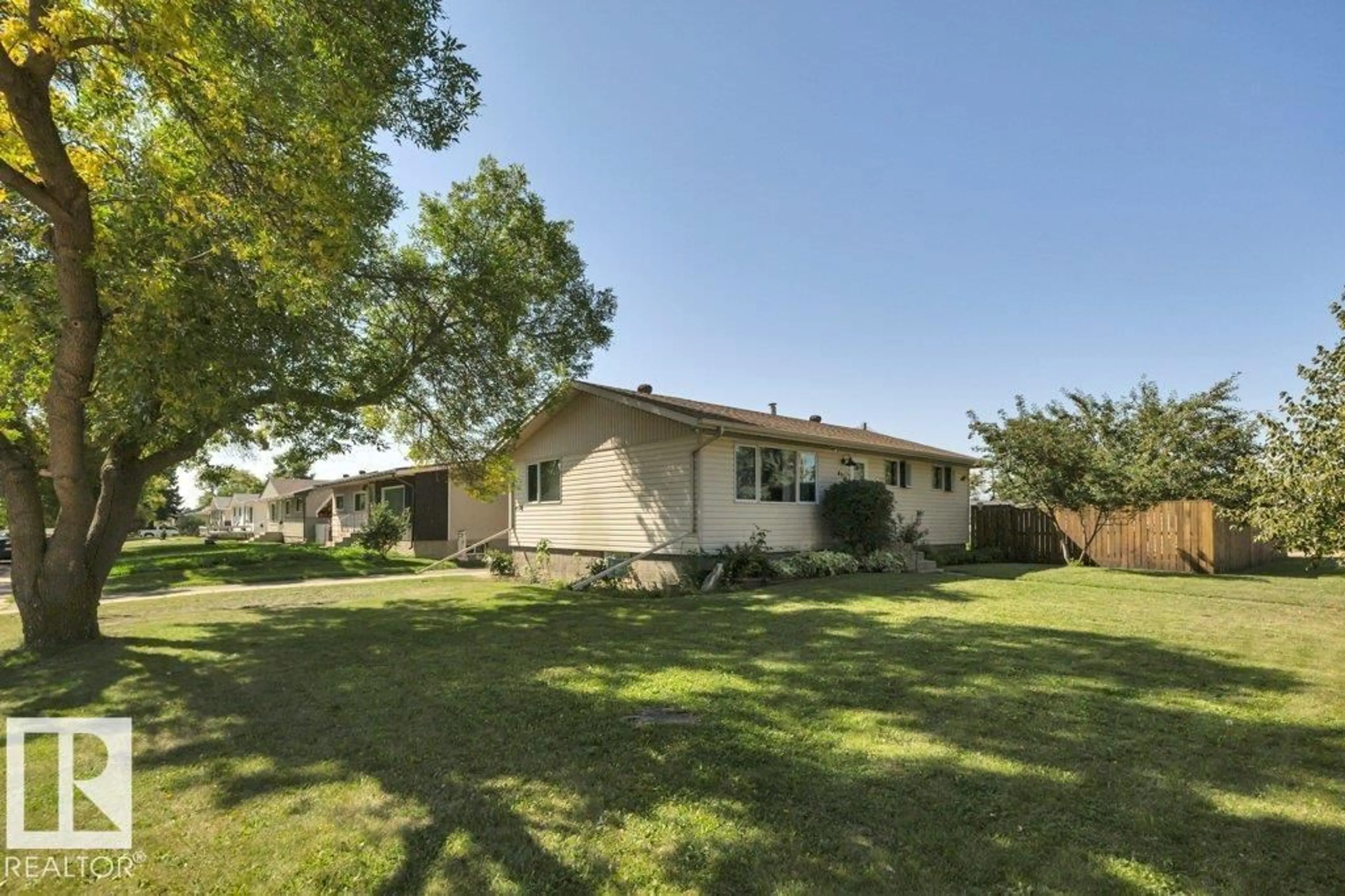 A pic from outside/outdoor area/front of a property/back of a property/a pic from drone, unknown for 4120 55 ST, Wetaskiwin Alberta T9A1T6