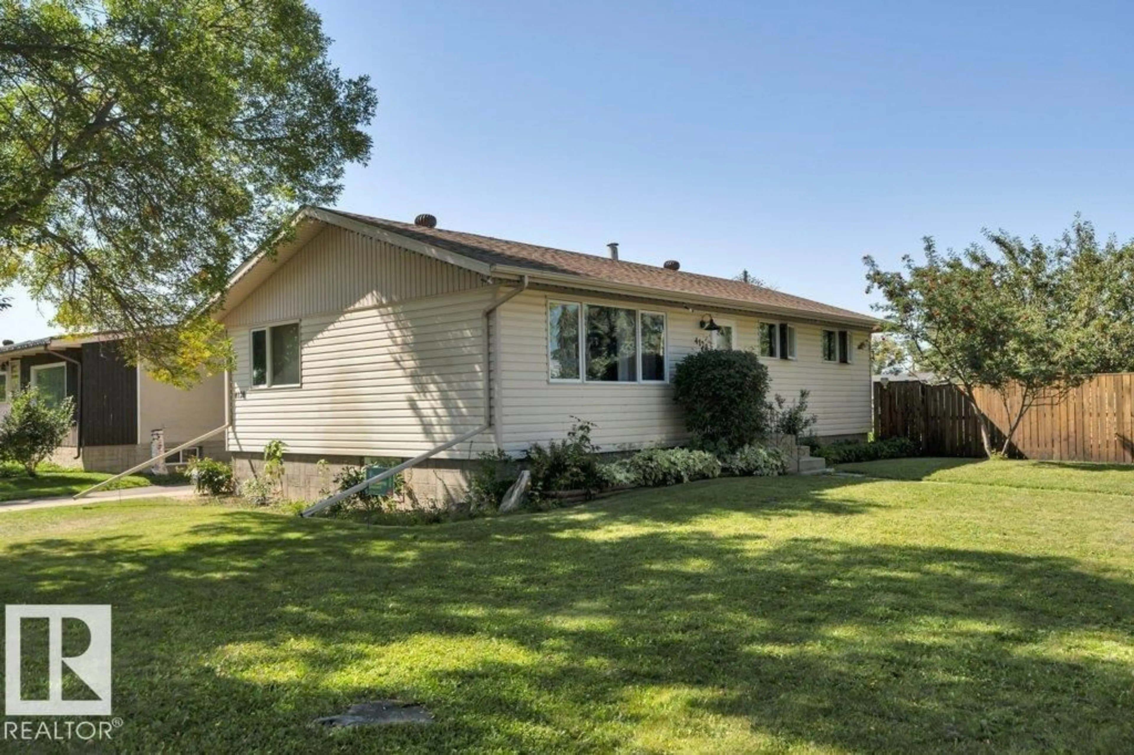 A pic from outside/outdoor area/front of a property/back of a property/a pic from drone, unknown for 4120 55 ST, Wetaskiwin Alberta T9A1T6