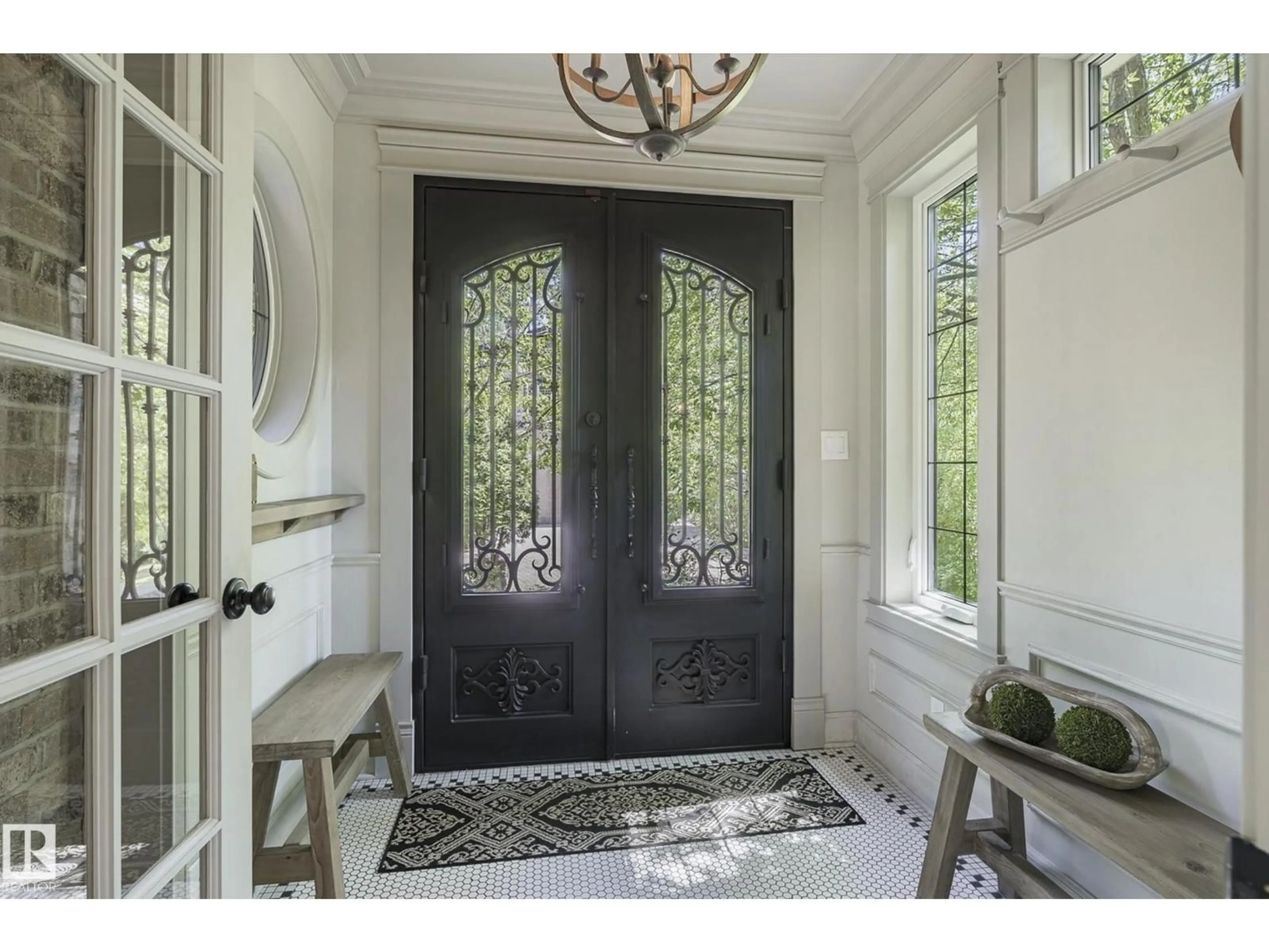 Indoor entryway for 50322 - 44 RGE ROAD 10, Rural Parkland County Alberta T7Y2A1