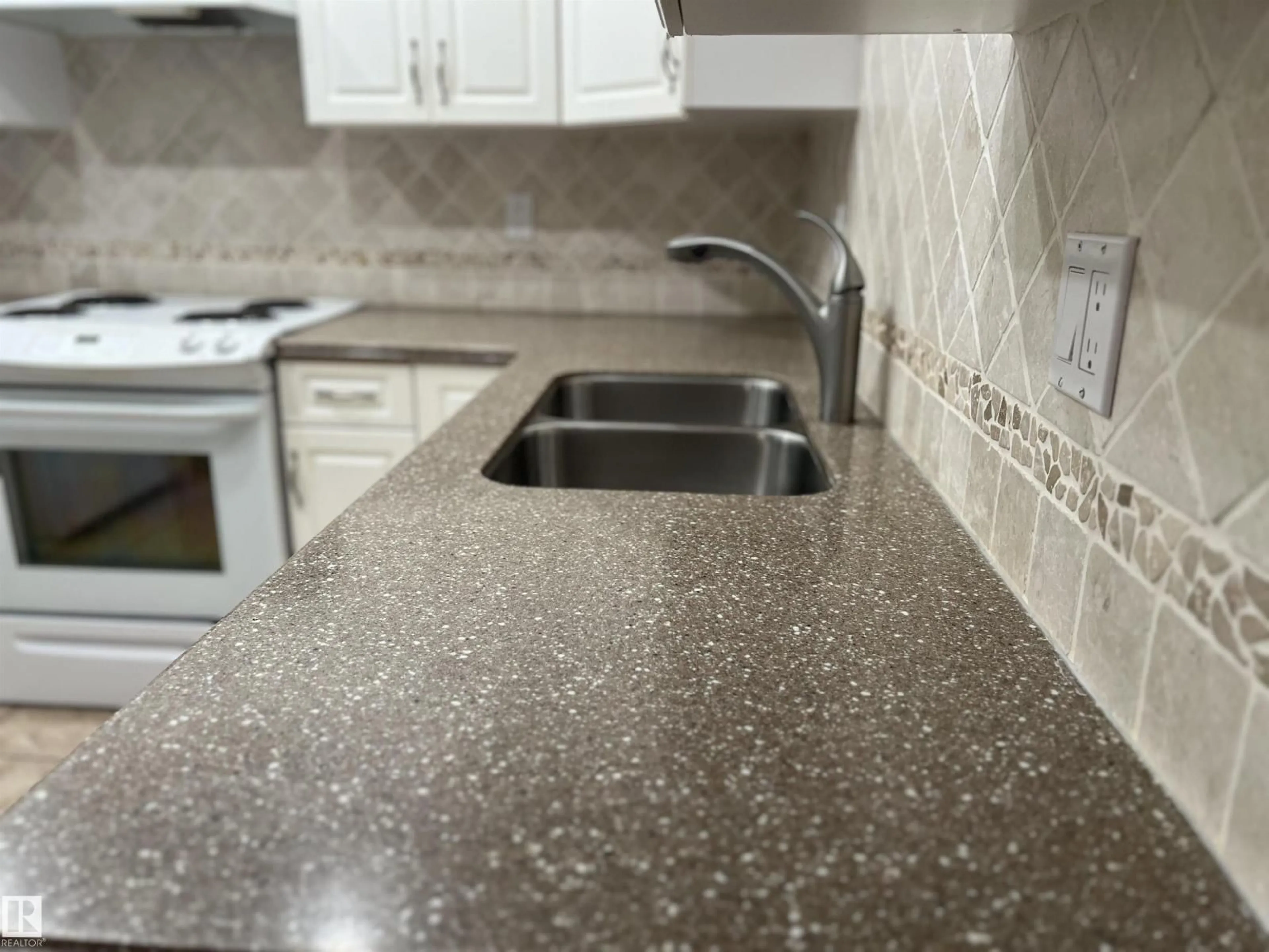 Standard kitchen, ceramic/tile floor for 301 - 8215 84 AV, Edmonton Alberta T6C4R2