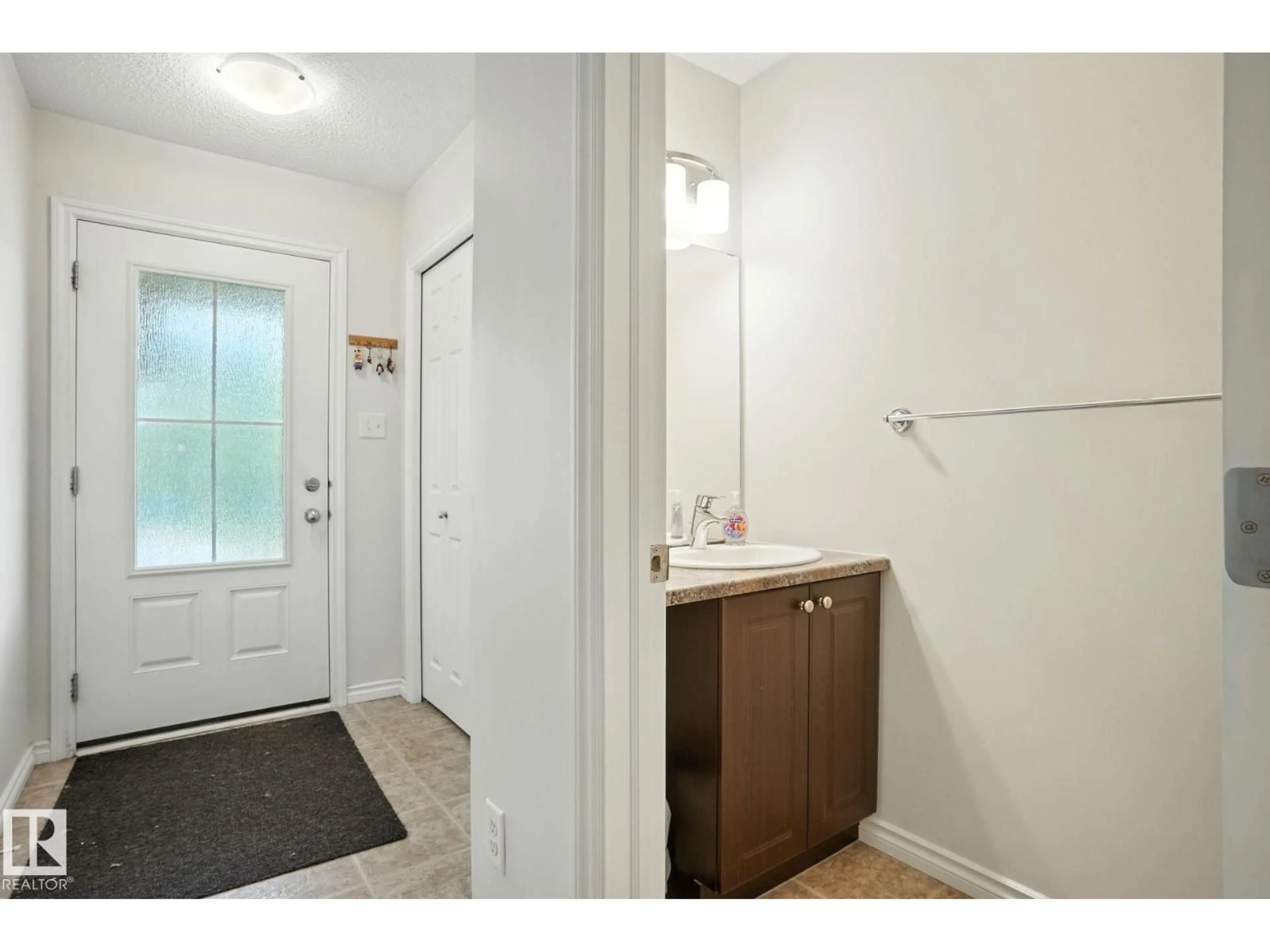 Indoor entryway for 1524 GRAYDON HILL SW, Edmonton Alberta T6W3C7