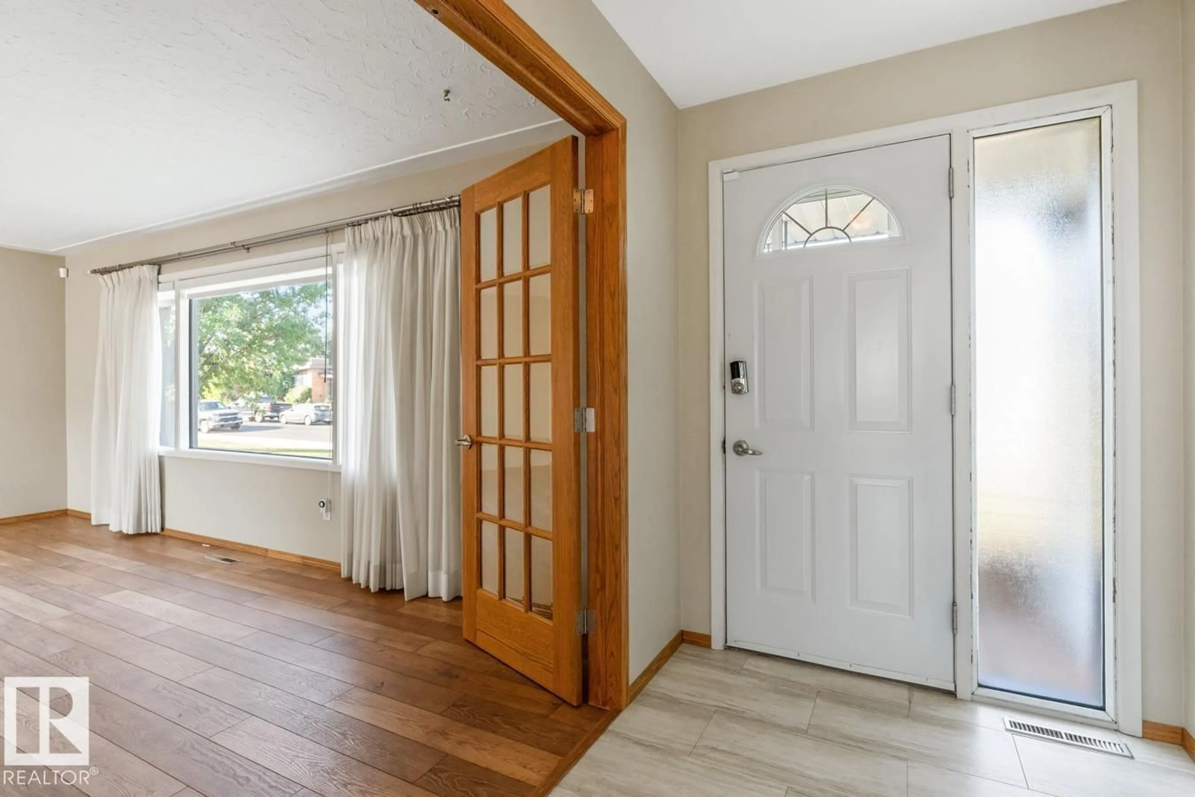Indoor entryway for NW - 9619 69 A ST, Edmonton Alberta T6B1W4