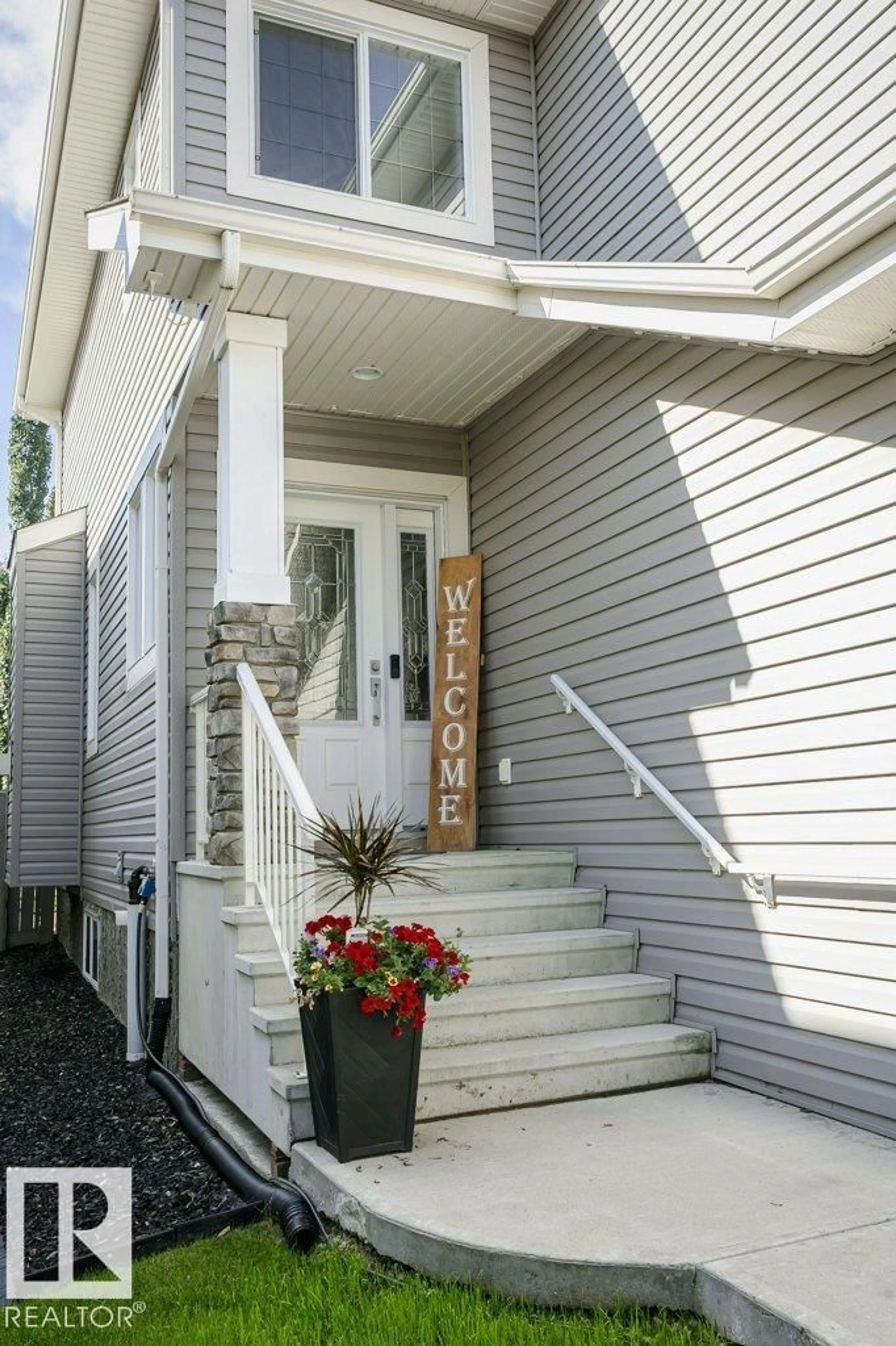 Home with vinyl exterior material, street for 377 REYNALDS CO, Leduc Alberta T9E0T2