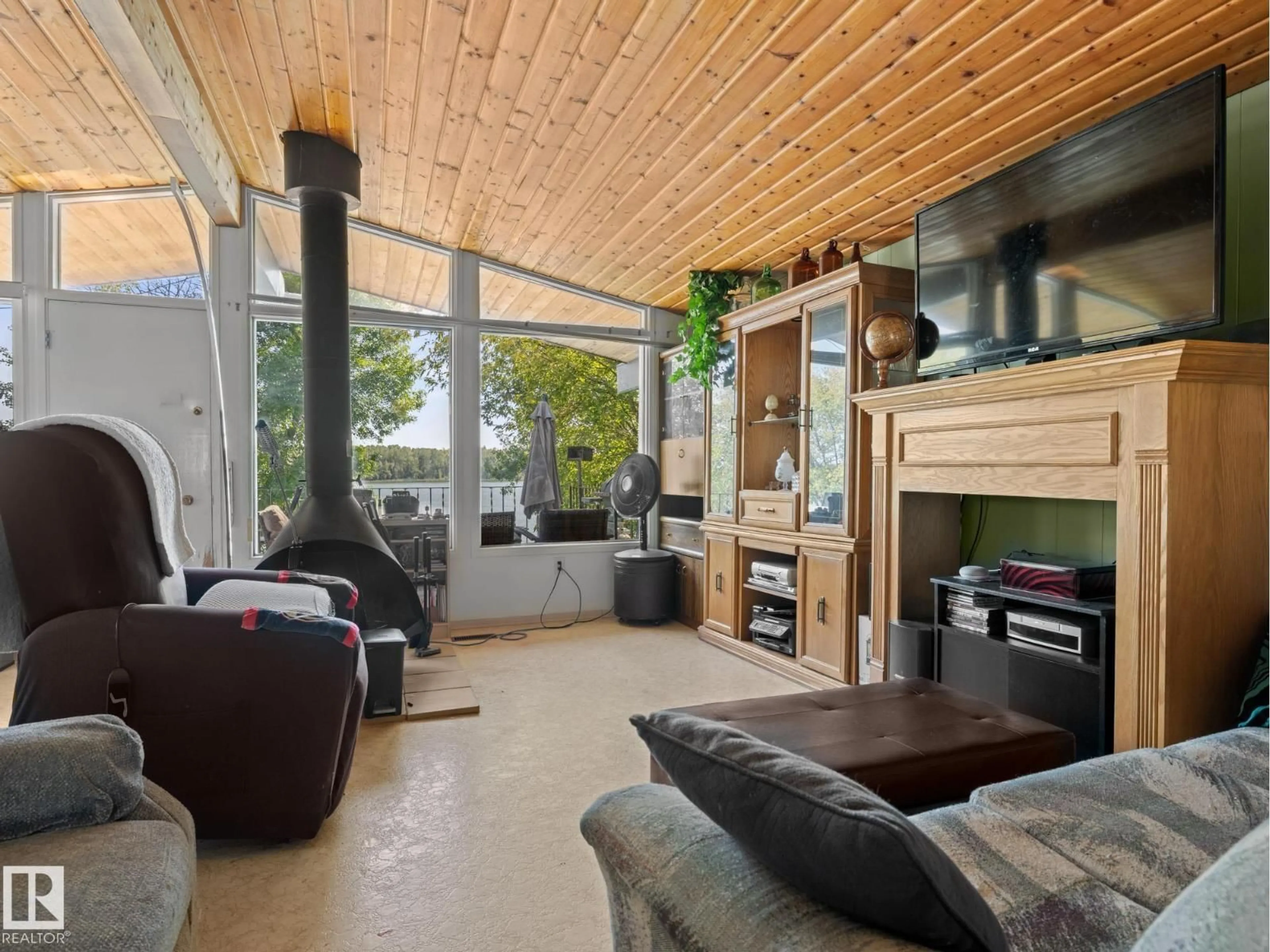 Living room with furniture, unknown for 54126 - 83 RGE ROAD 52, Rural Lac Ste. Anne County Alberta T0E0L0