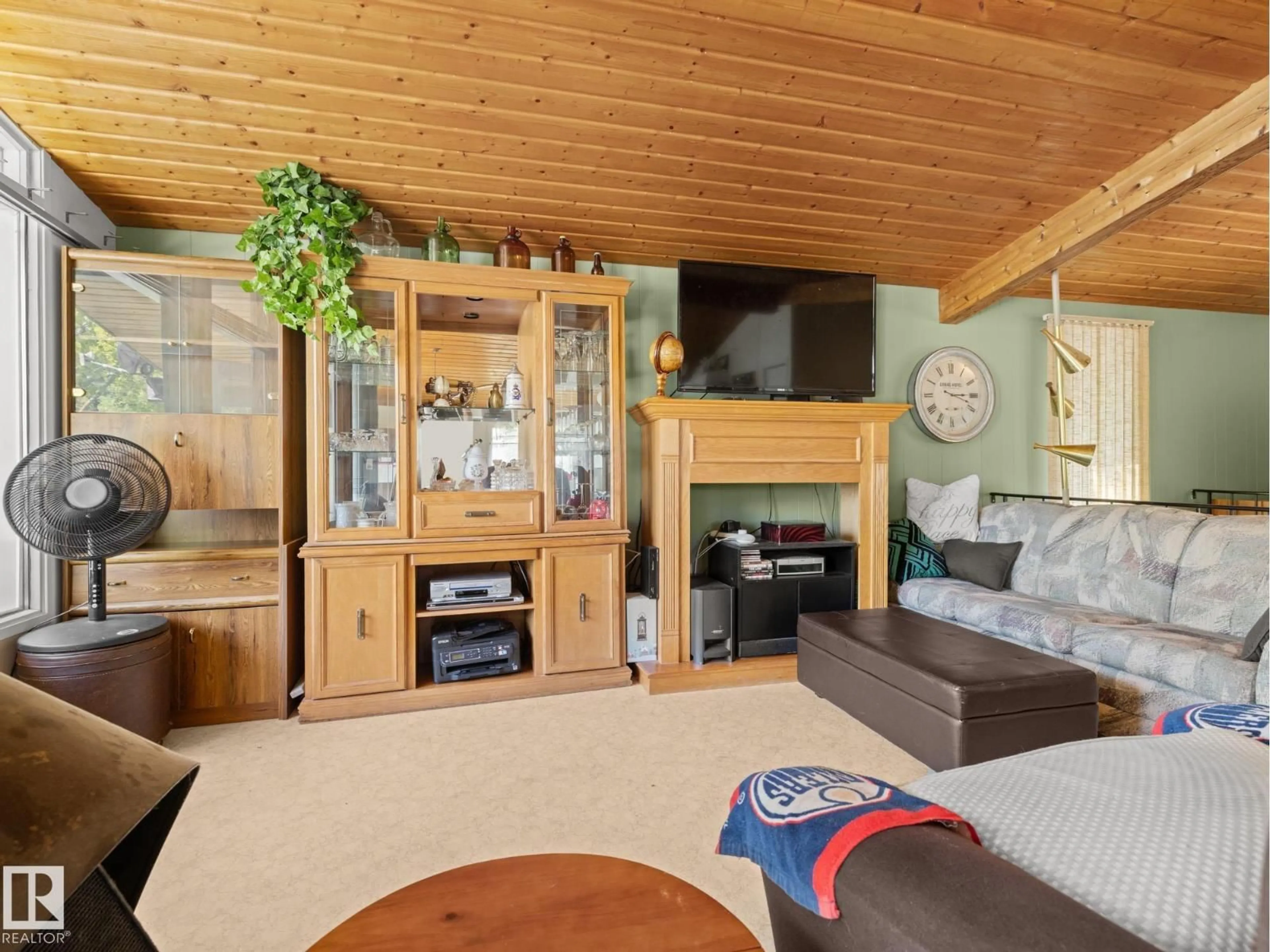 Living room with furniture, wood/laminate floor for 54126 - 83 RGE ROAD 52, Rural Lac Ste. Anne County Alberta T0E0L0