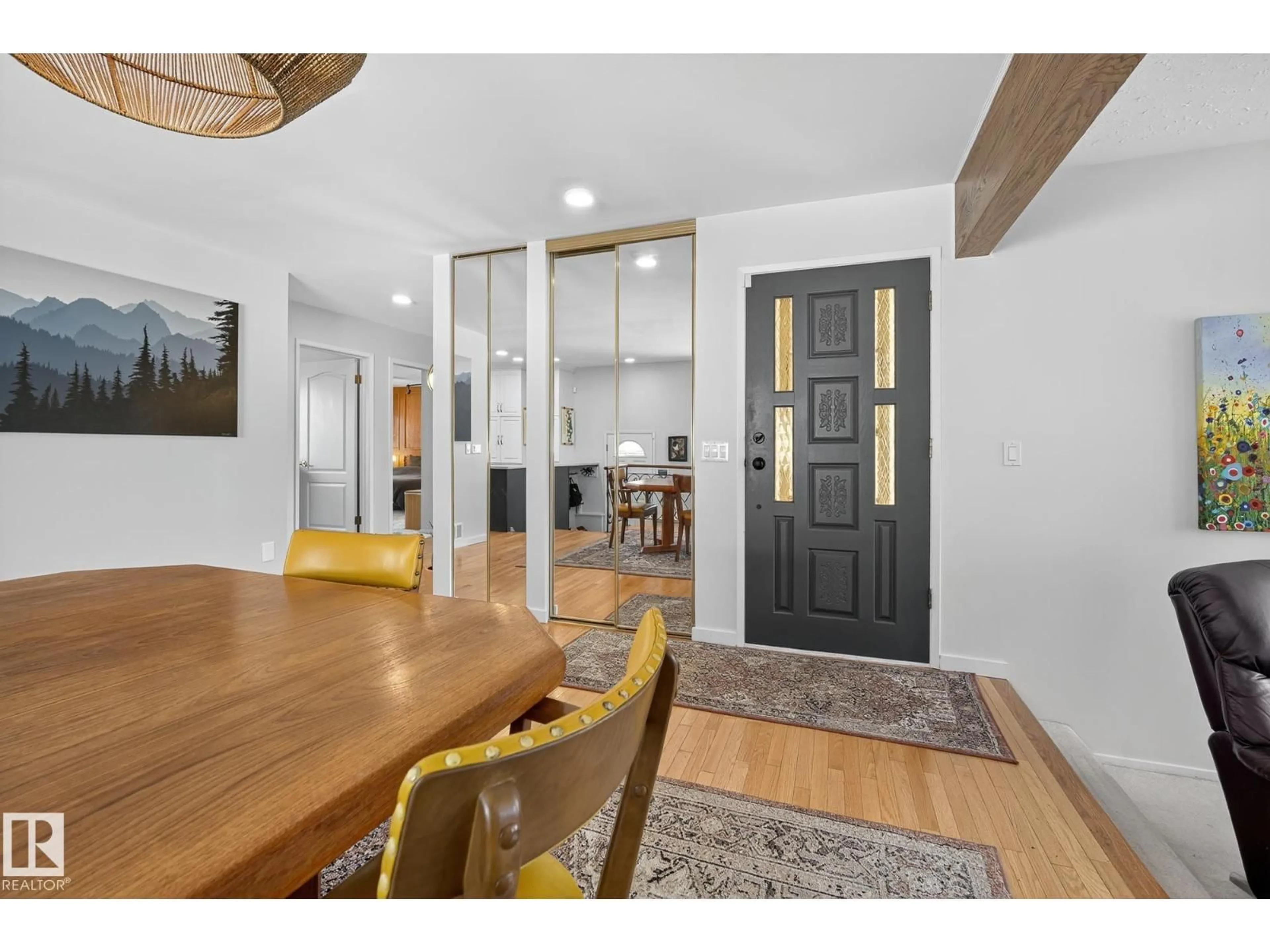 Indoor entryway for 9427 74 ST, Edmonton Alberta T6B2B5