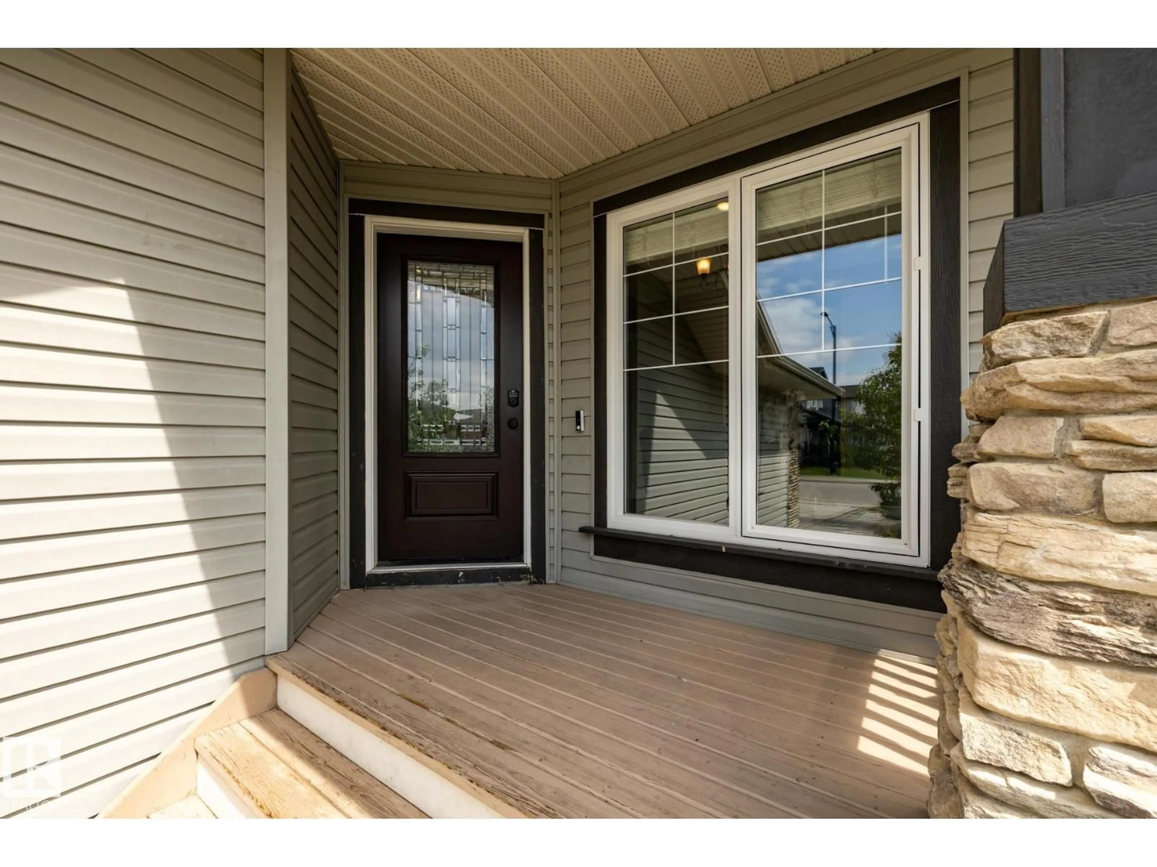 Indoor entryway for 18003 77 ST, Edmonton Alberta T5Z0L1