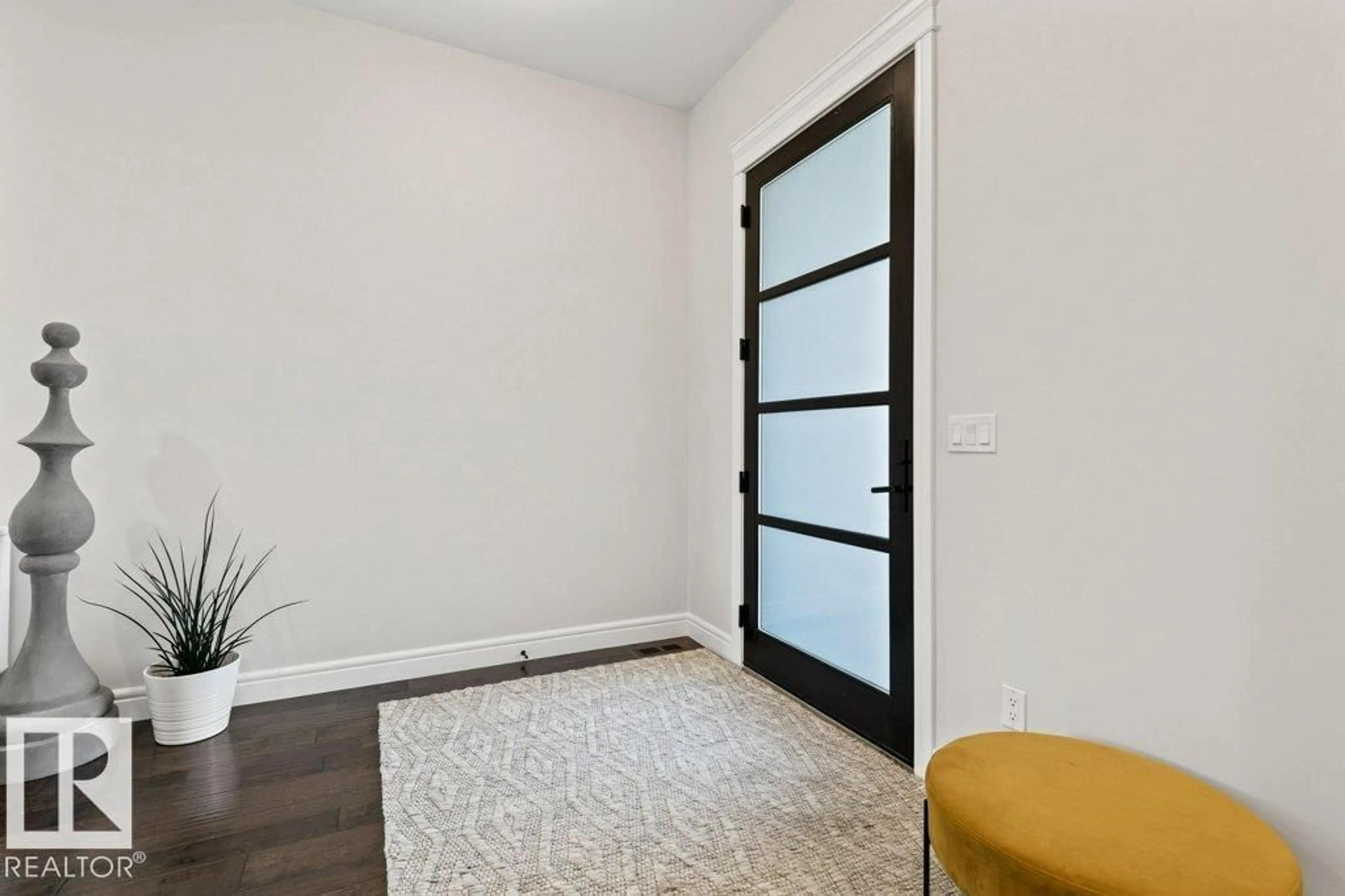 Indoor entryway for 7235 MAY RD, Edmonton Alberta T6R0V8