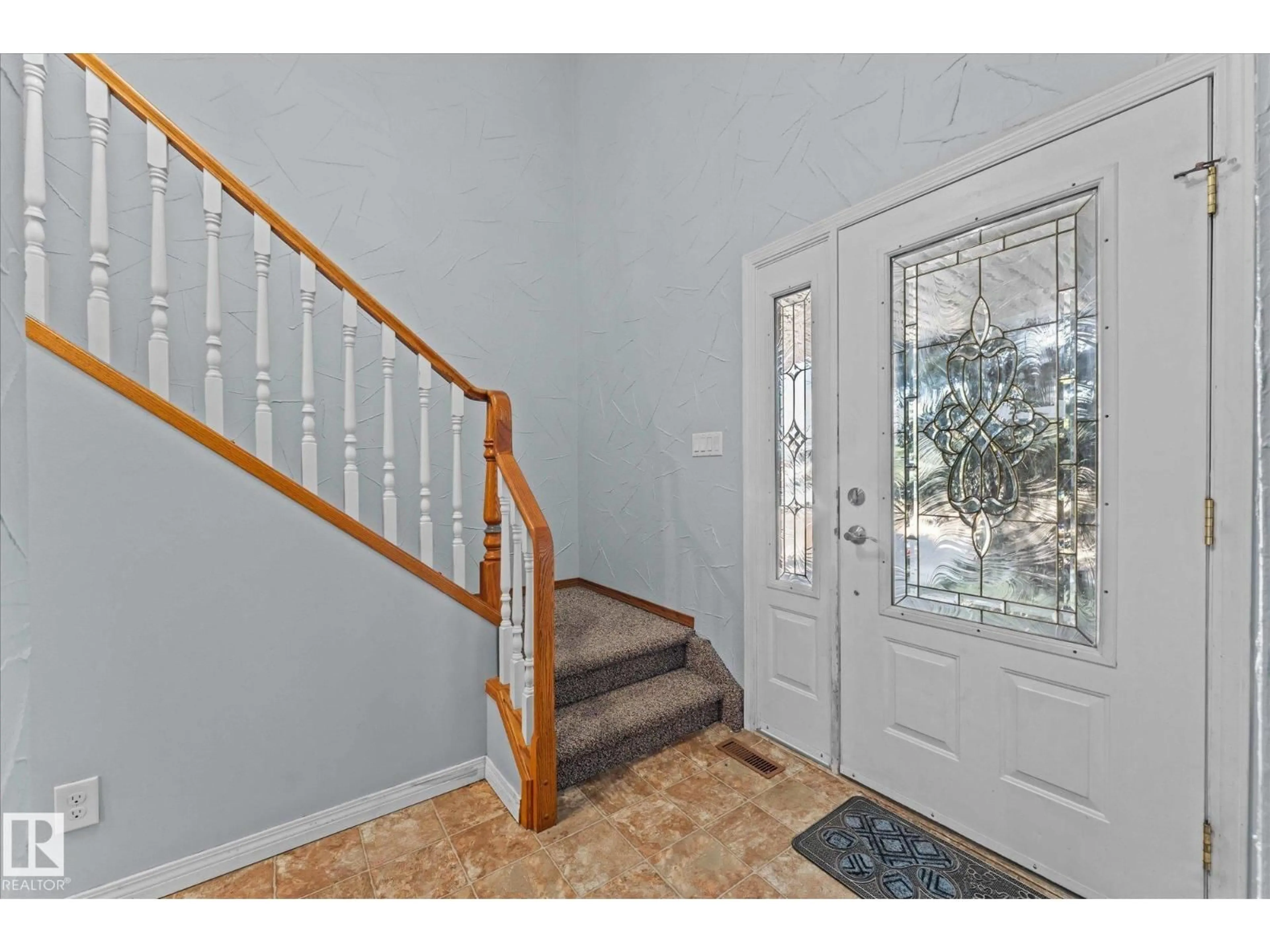 Indoor entryway for 78 UMBACH RD, Stony Plain Alberta T7Z1H2