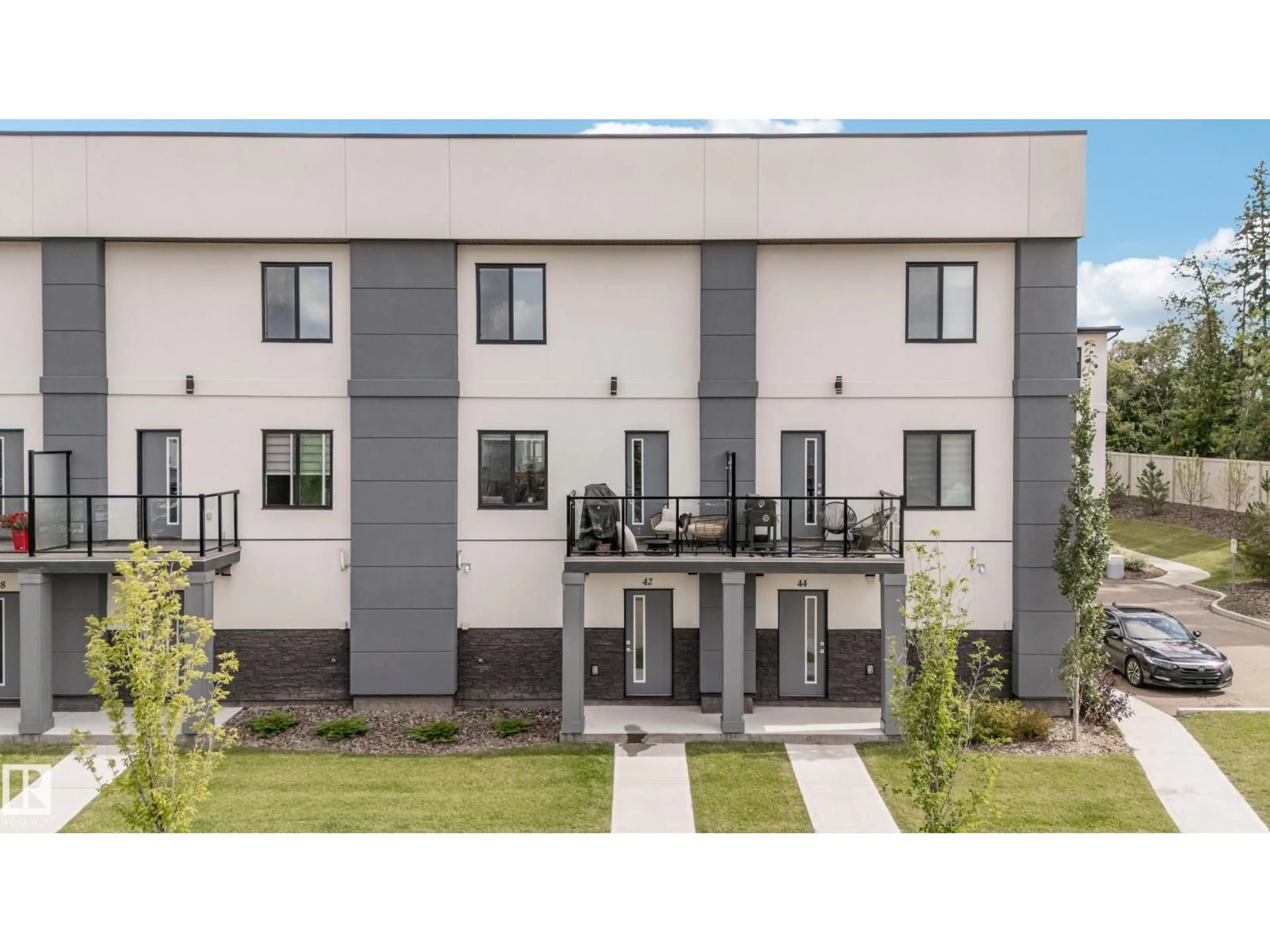 Home with vinyl exterior material, street for 10 - 42 SALISBURY WAY, Sherwood Park Alberta T8B0B1