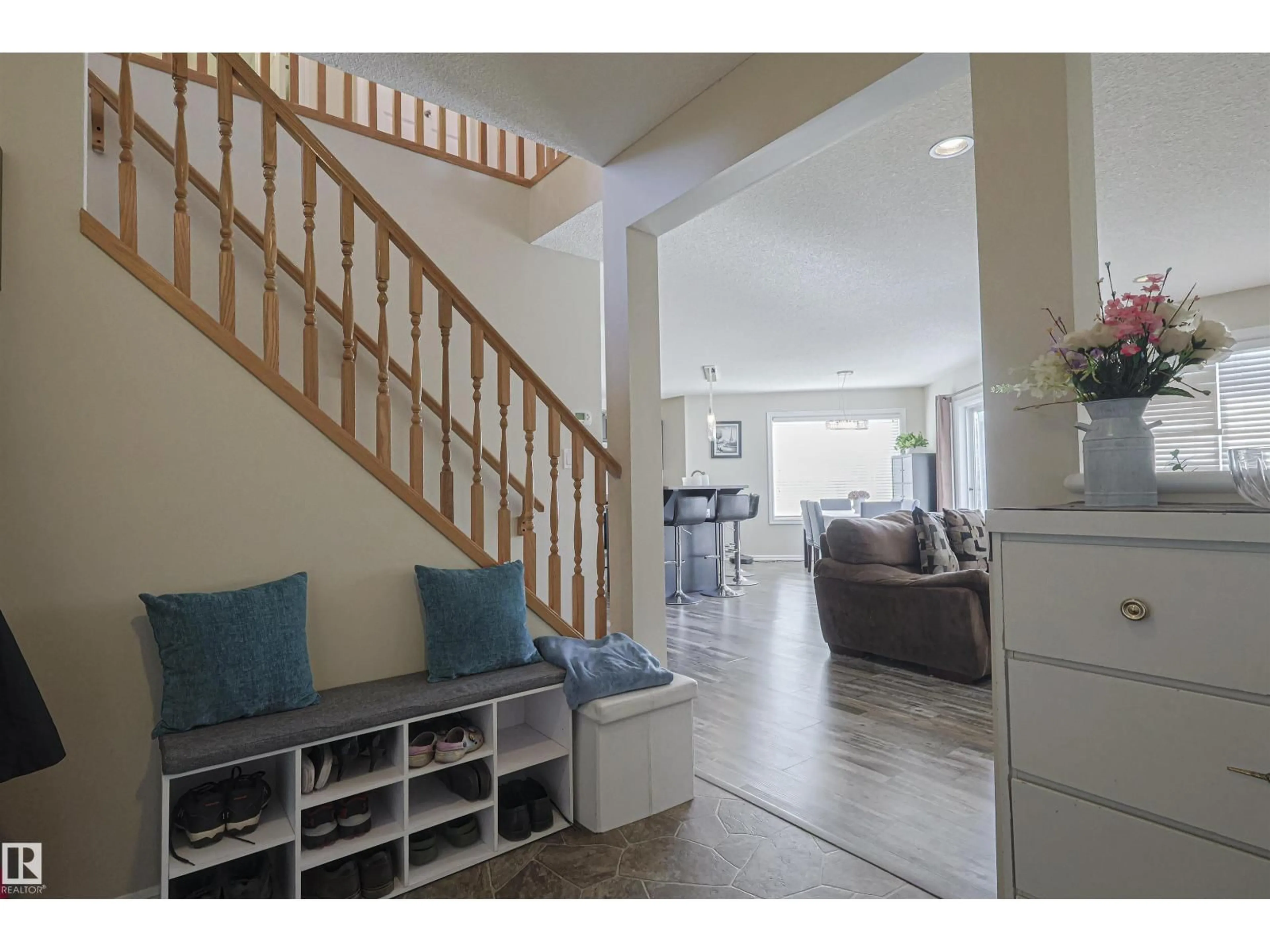 Indoor entryway for 3242 23 ST, Edmonton Alberta T6T2A9