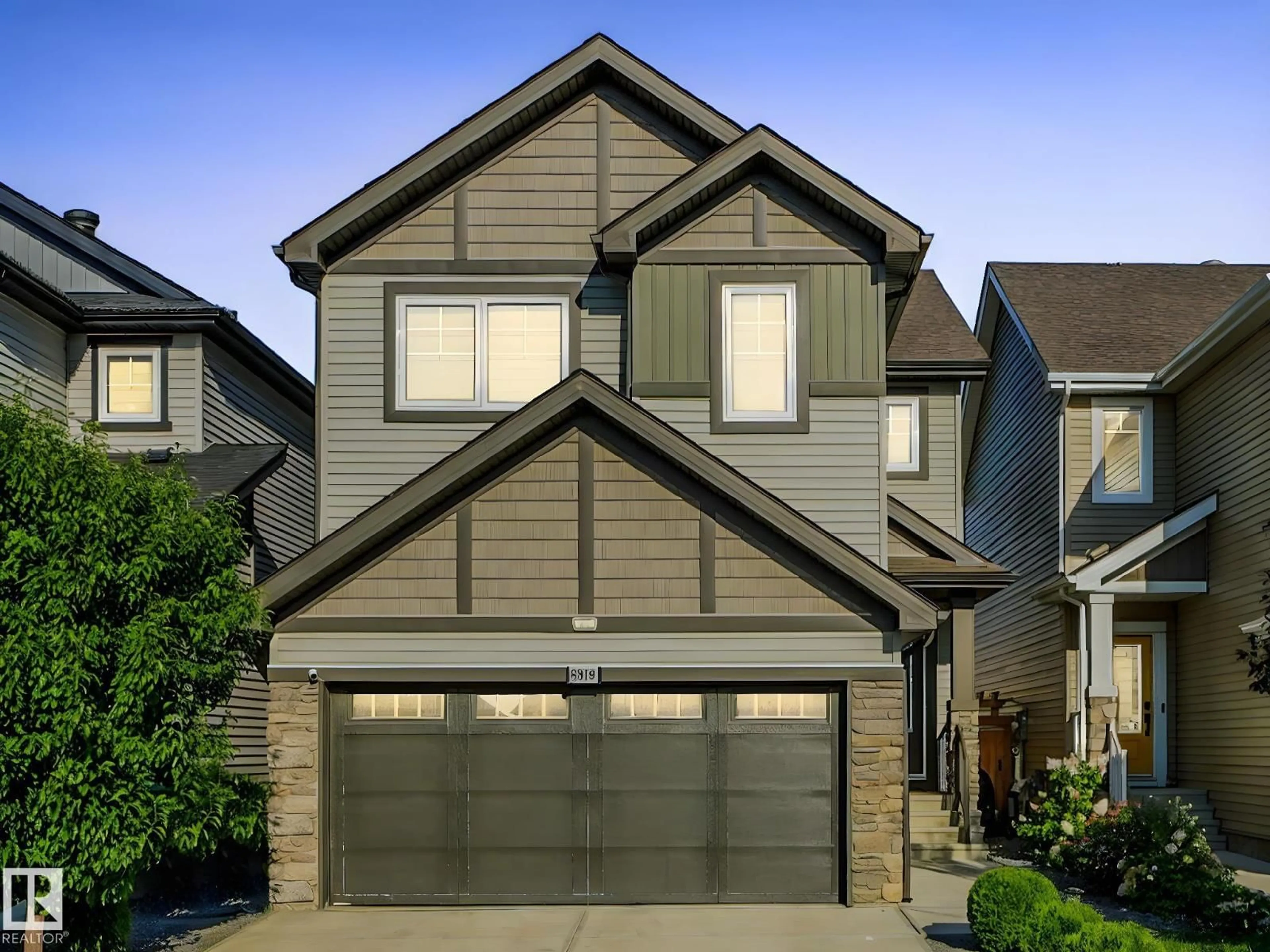 Home with vinyl exterior material, street for 9919 223 ST, Edmonton Alberta T5T7L7