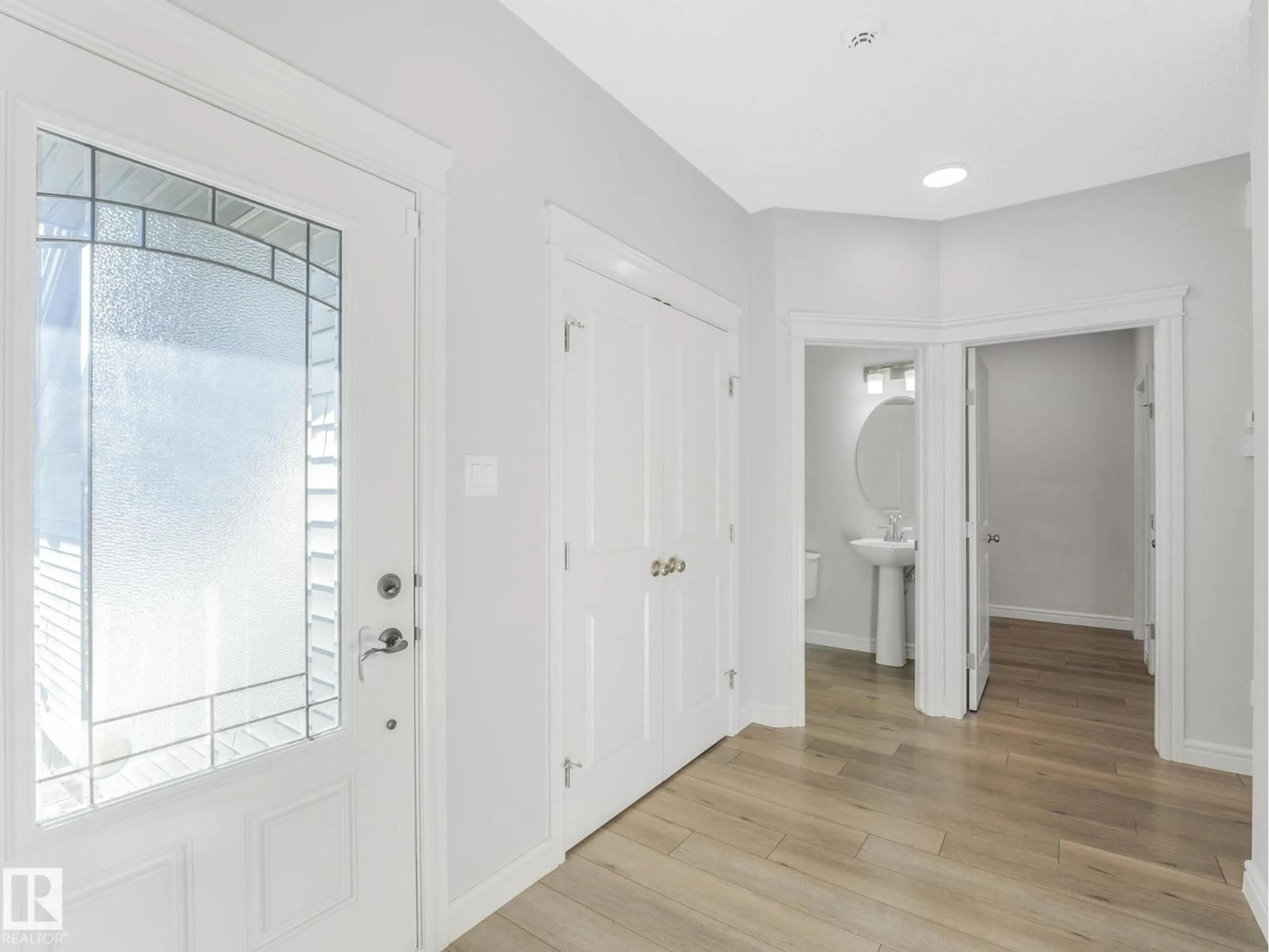 Indoor entryway for 9919 223 ST, Edmonton Alberta T5T7L7