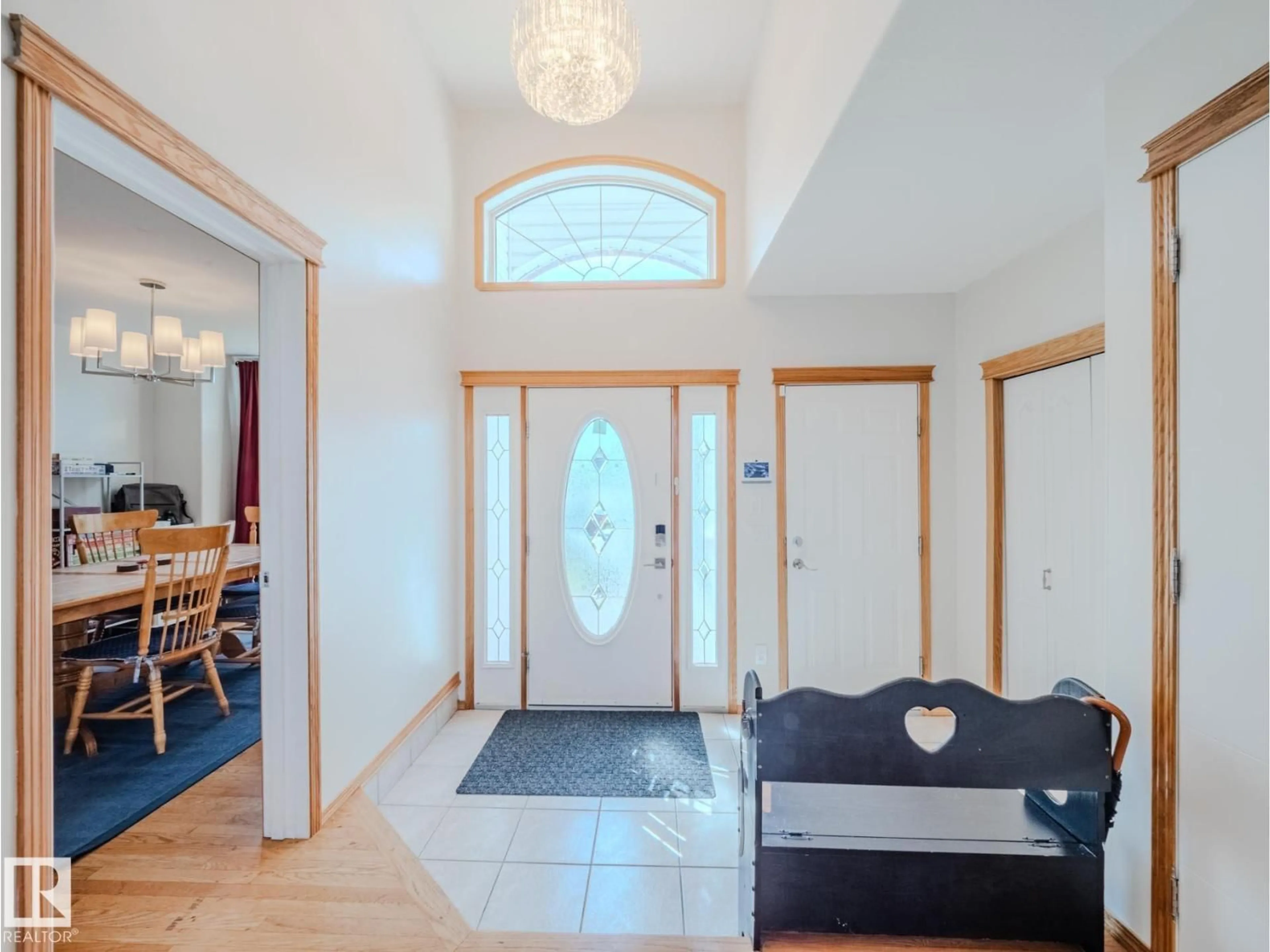 Indoor entryway for 7824 165 AV, Edmonton Alberta T5Z3J6