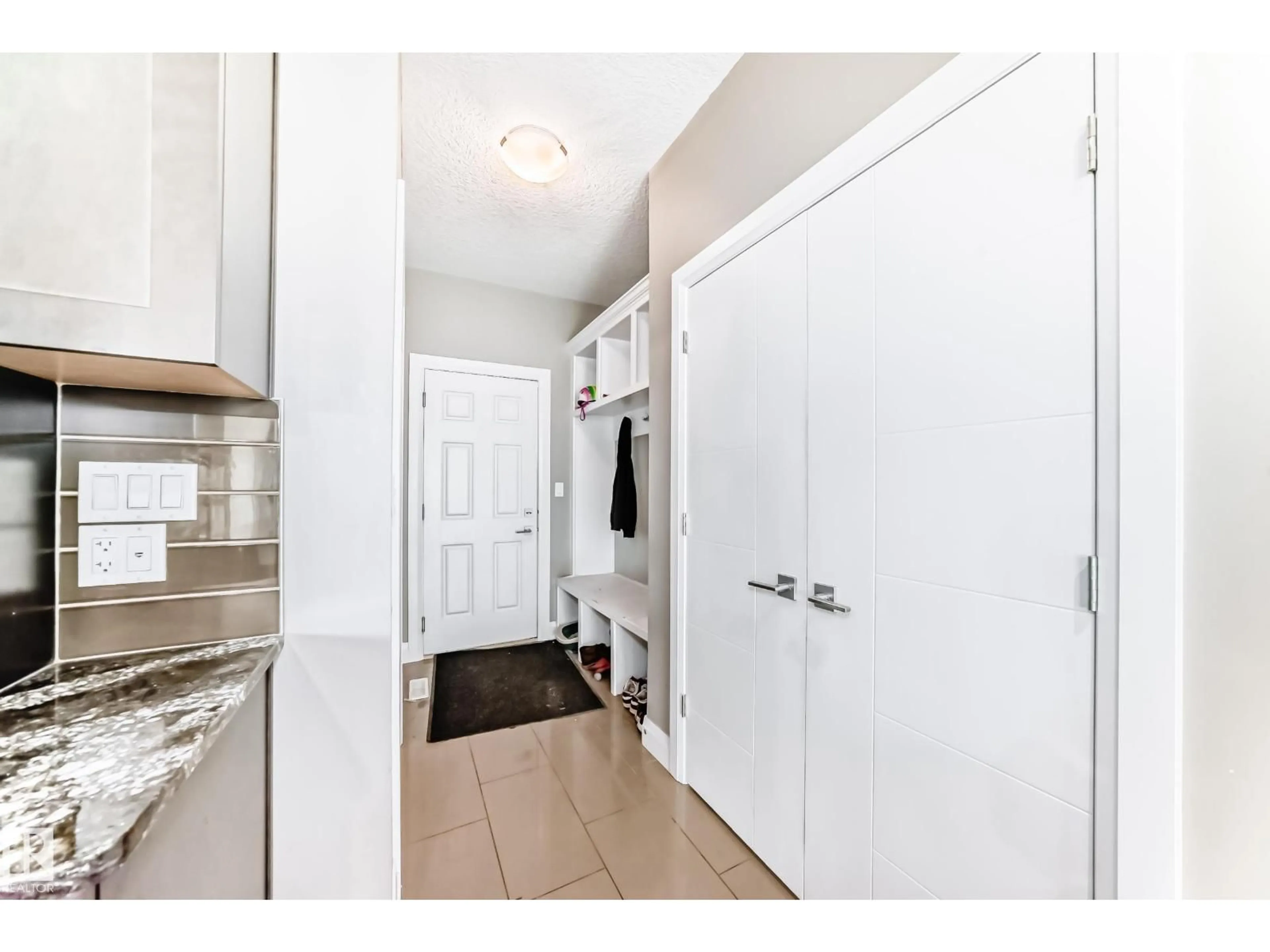 Indoor entryway for 4155 CHARLES LINK LI SW, Edmonton Alberta T6W3H1