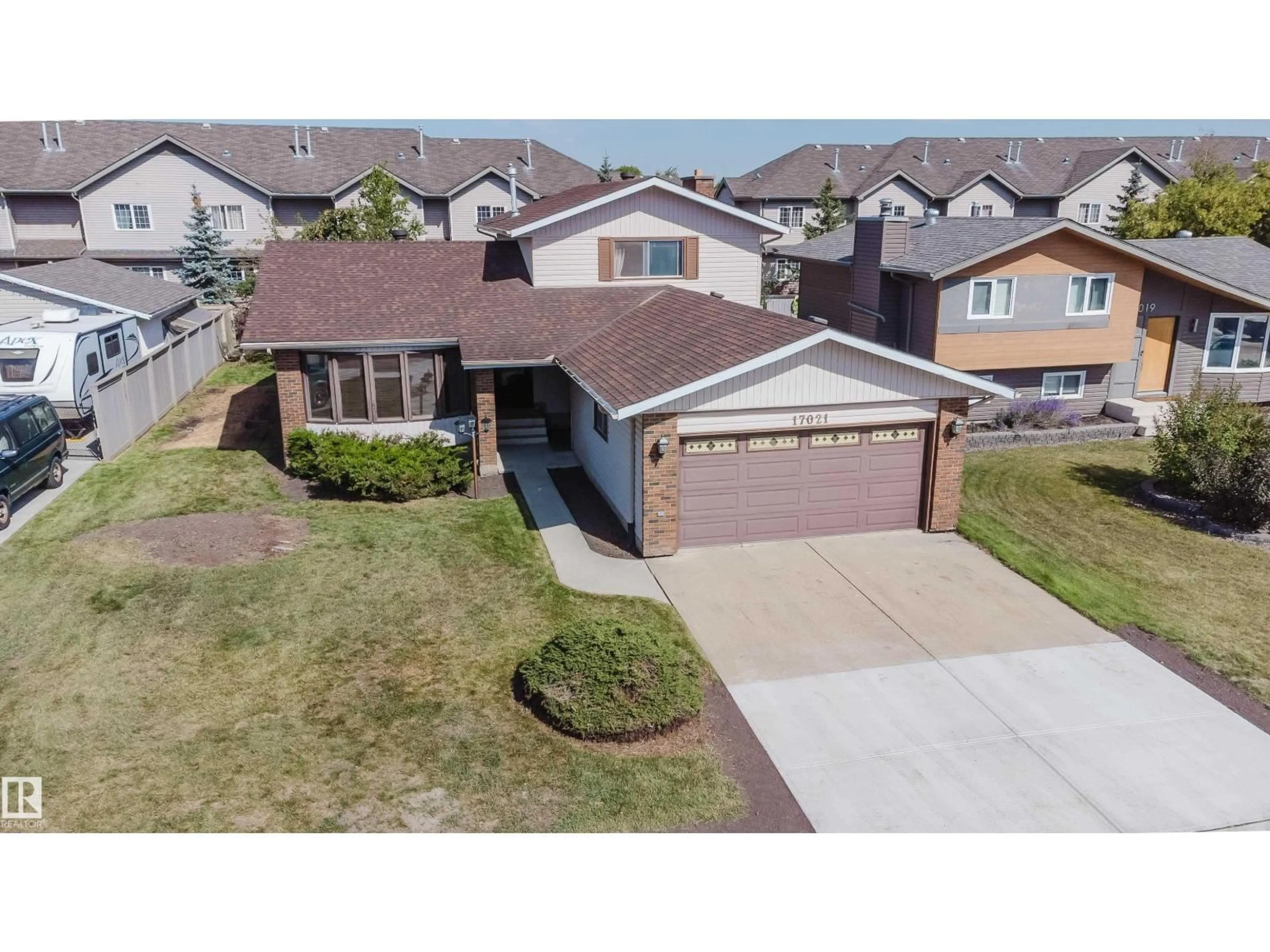 A pic from outside/outdoor area/front of a property/back of a property/a pic from drone, street for 17021 108 ST, Edmonton Alberta T5X3C3