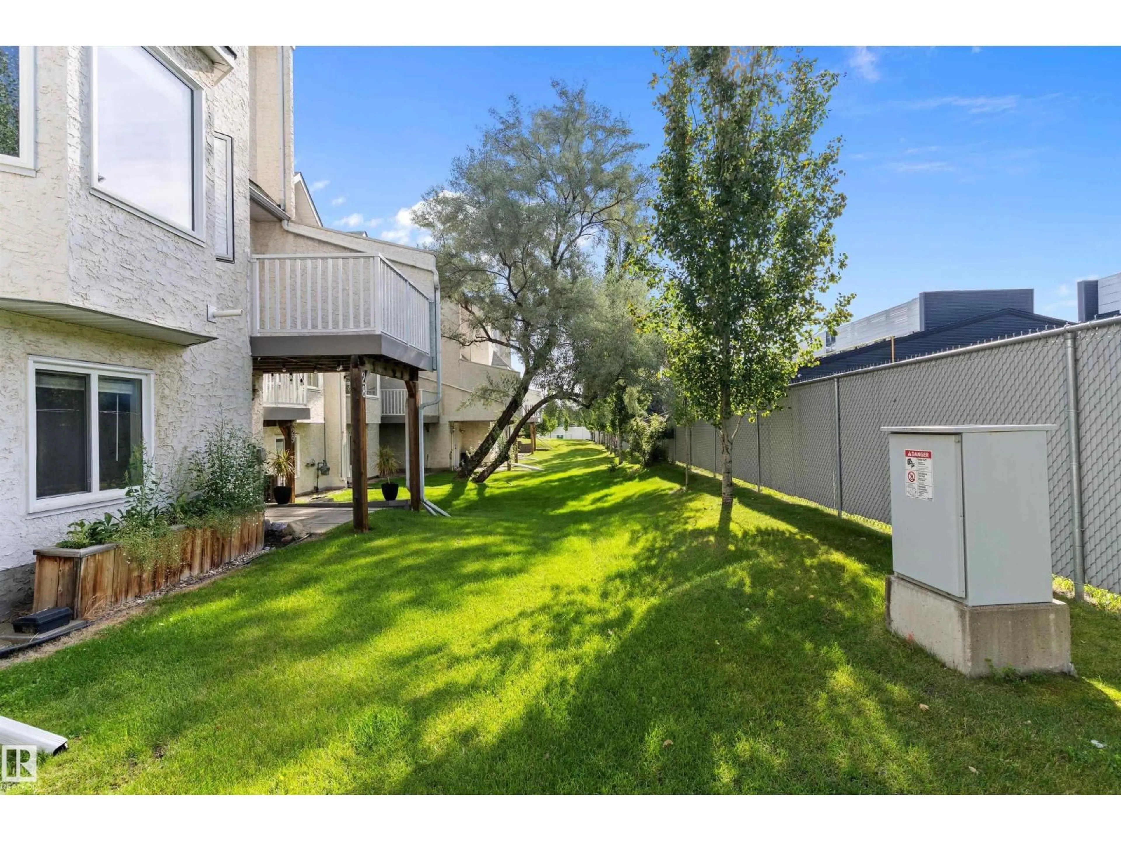 Patio, street for 28 - 3520 60 ST, Edmonton Alberta T6L6H5