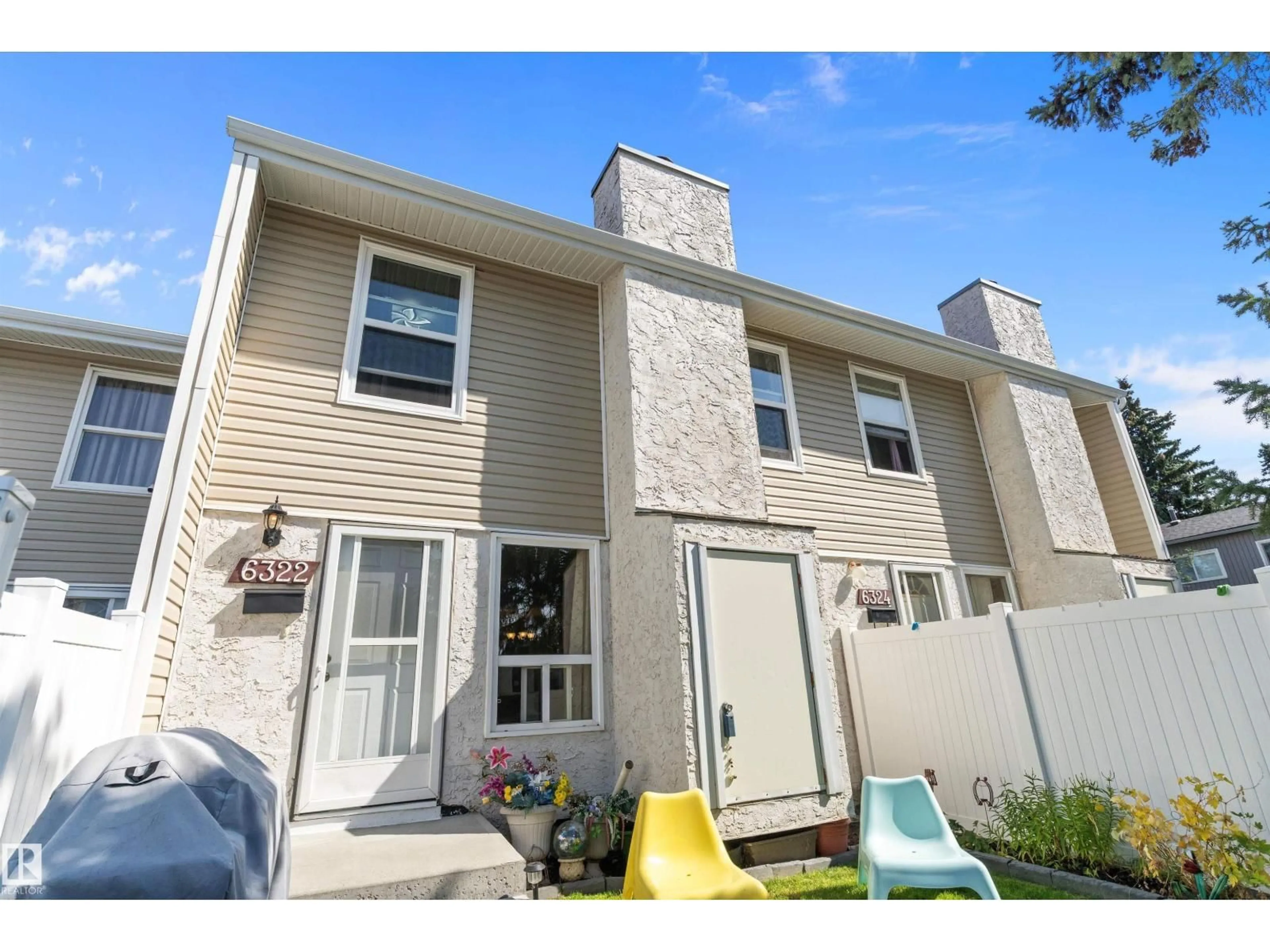 Home with vinyl exterior material, street for 6322 184 ST, Edmonton Alberta T5T2N8