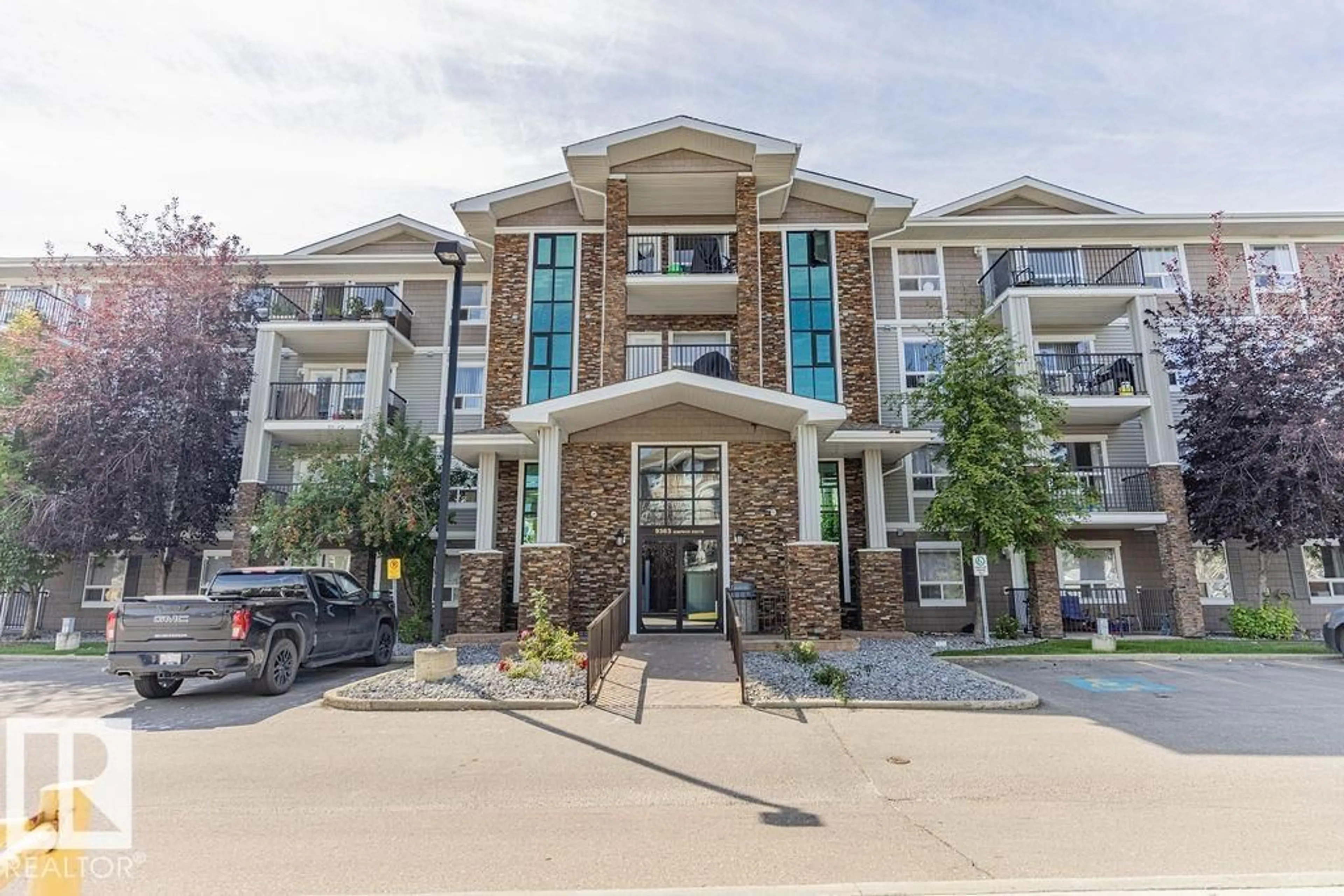 Indoor foyer for 1401 - 9363 SIMPSON DR, Edmonton Alberta T6R0N2