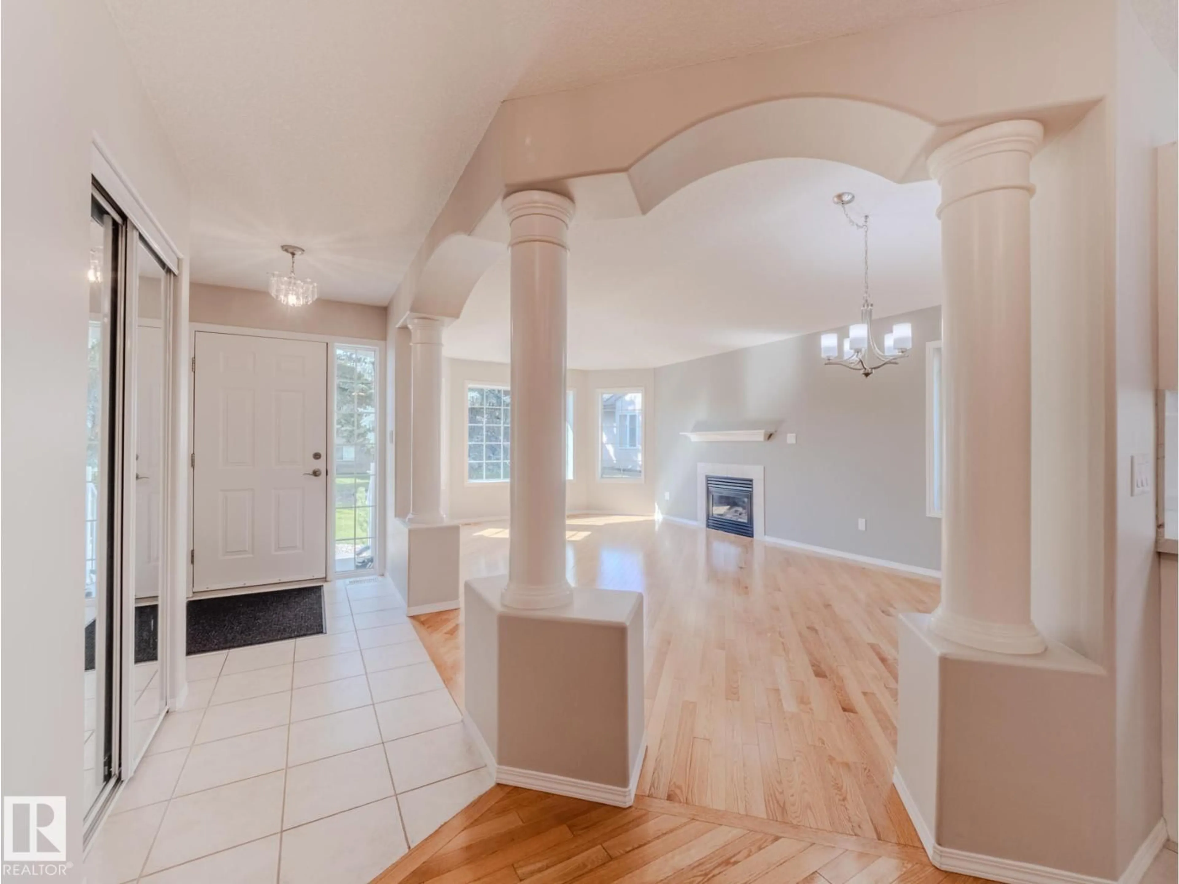Indoor foyer for 215 - 124 BLACKBURN E, Edmonton Alberta T6W1B9