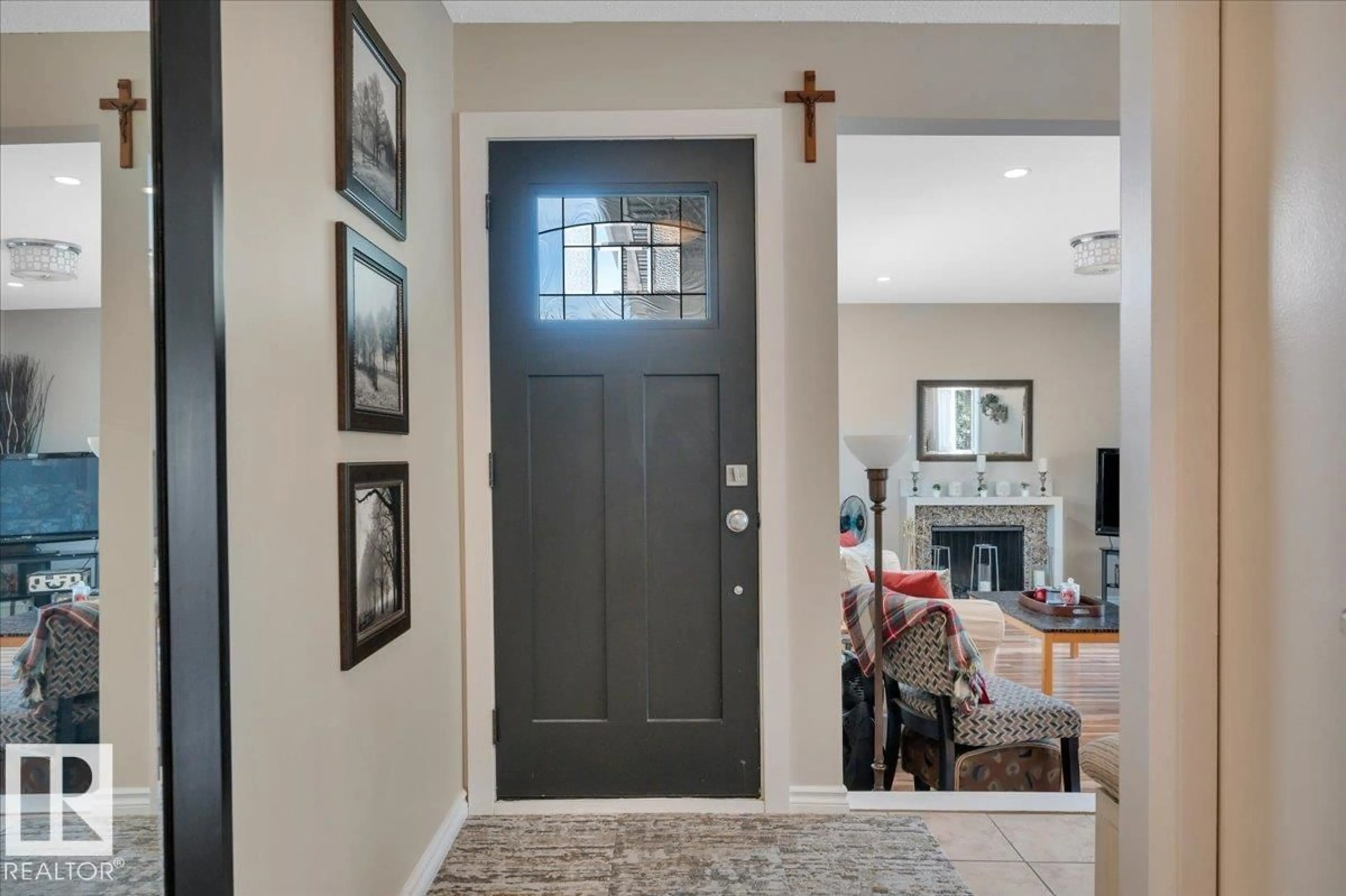Indoor entryway for 19 LAMOUREUX PL, St. Albert Alberta T8N2J4