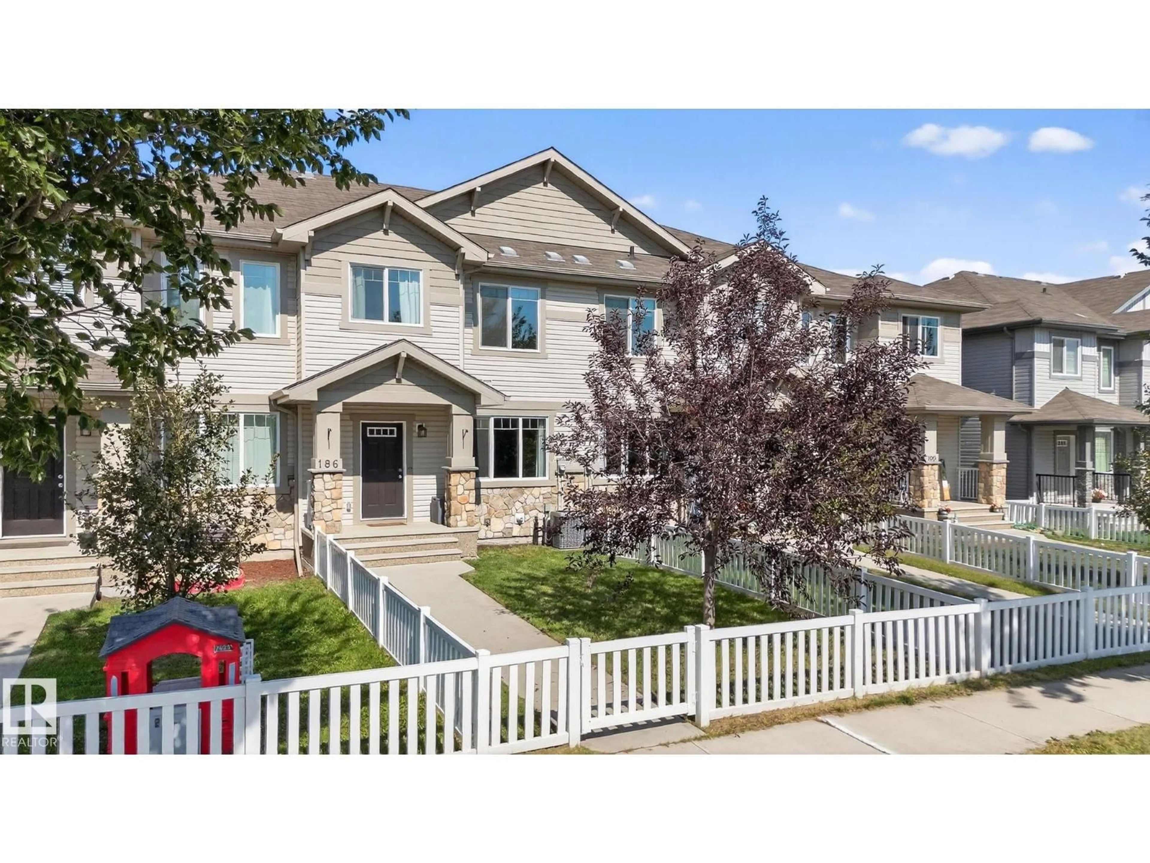 Home with vinyl exterior material, street for 186 SANTANA, Fort Saskatchewan Alberta T8L0T4