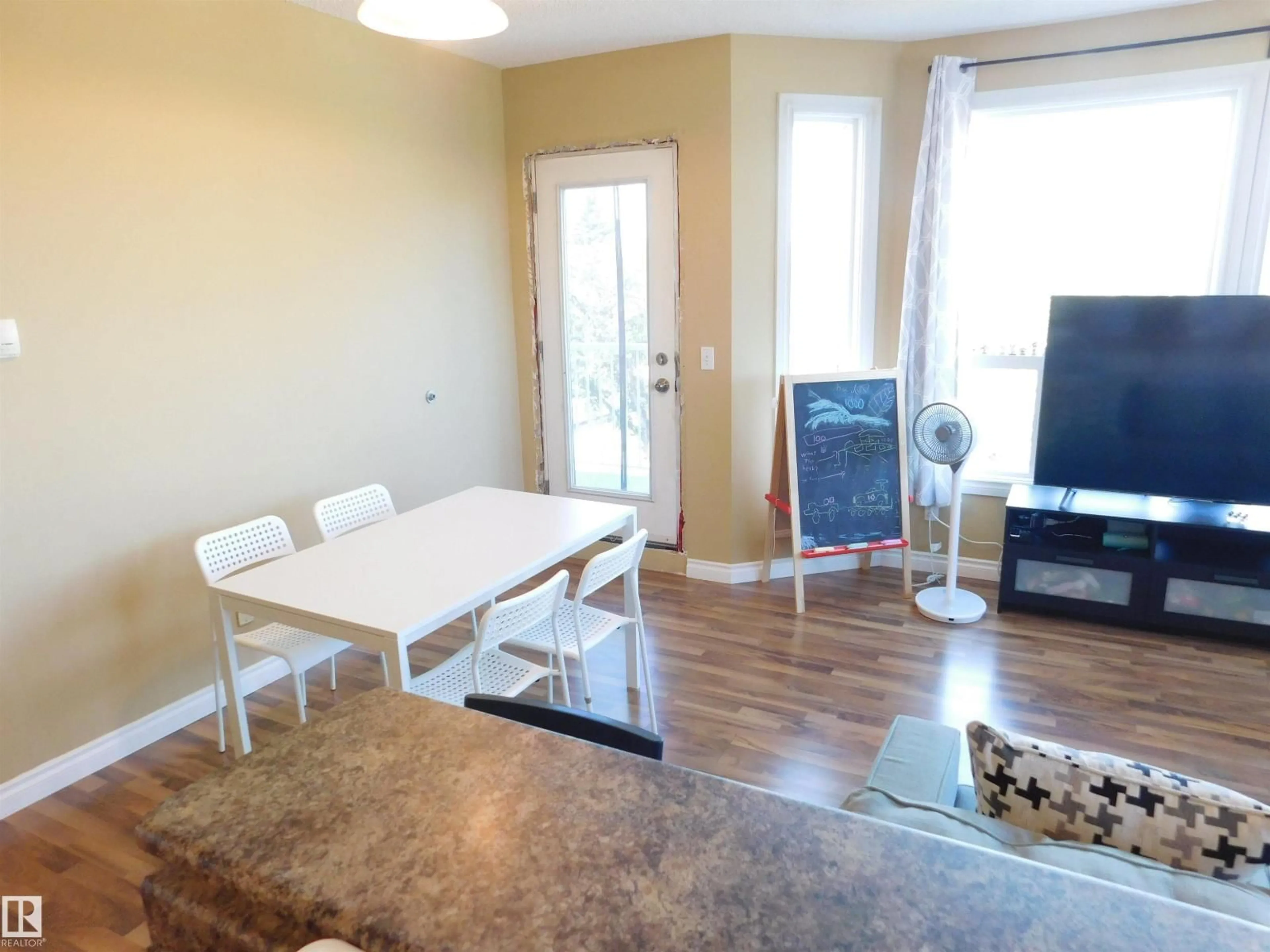 A pic of a room for #402 - 9120 156 ST, Edmonton Alberta T5R1Y8