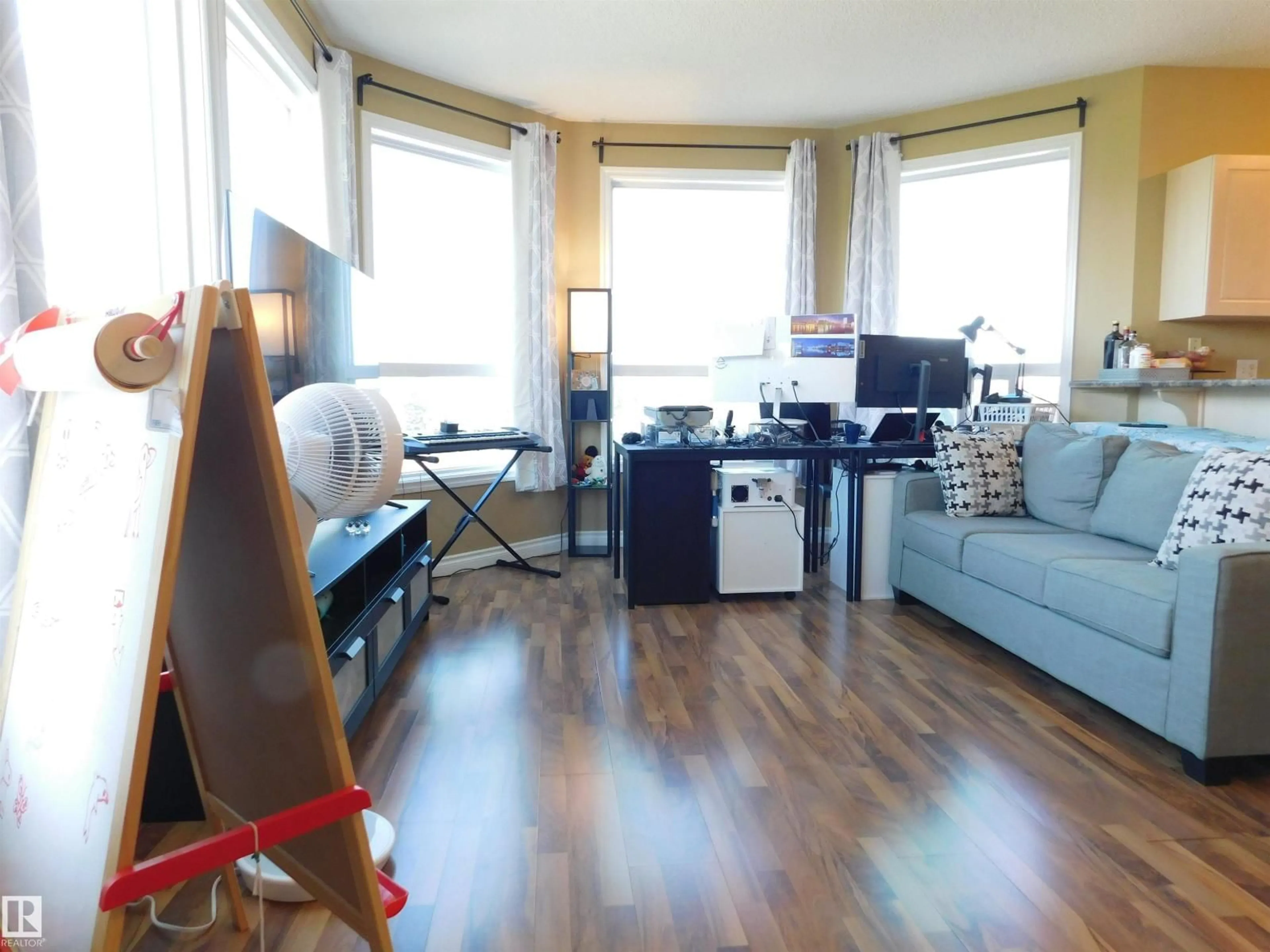 A pic of a room for #402 - 9120 156 ST, Edmonton Alberta T5R1Y8