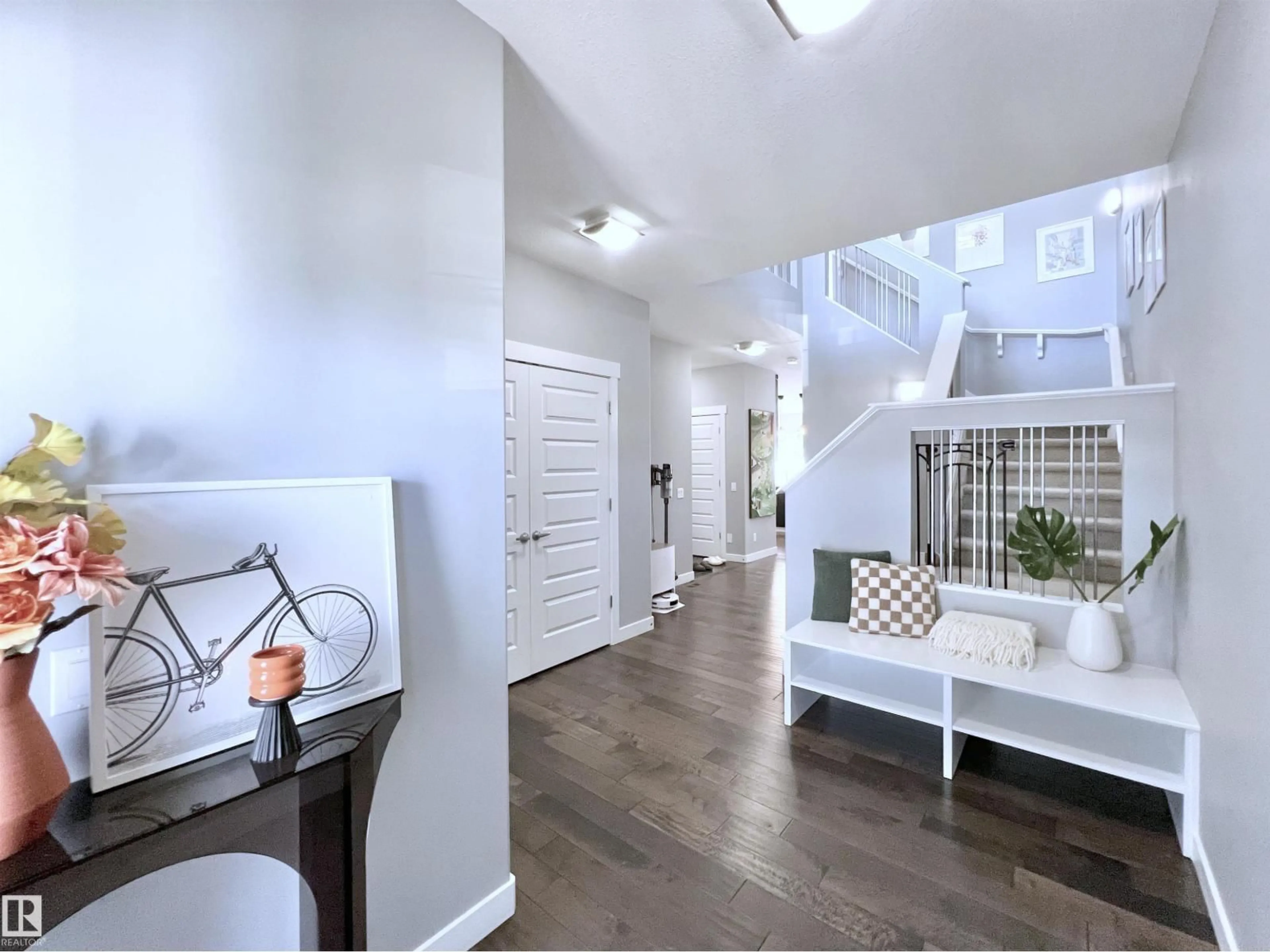 Indoor entryway for 20629 97A AV, Edmonton Alberta T5T4V6