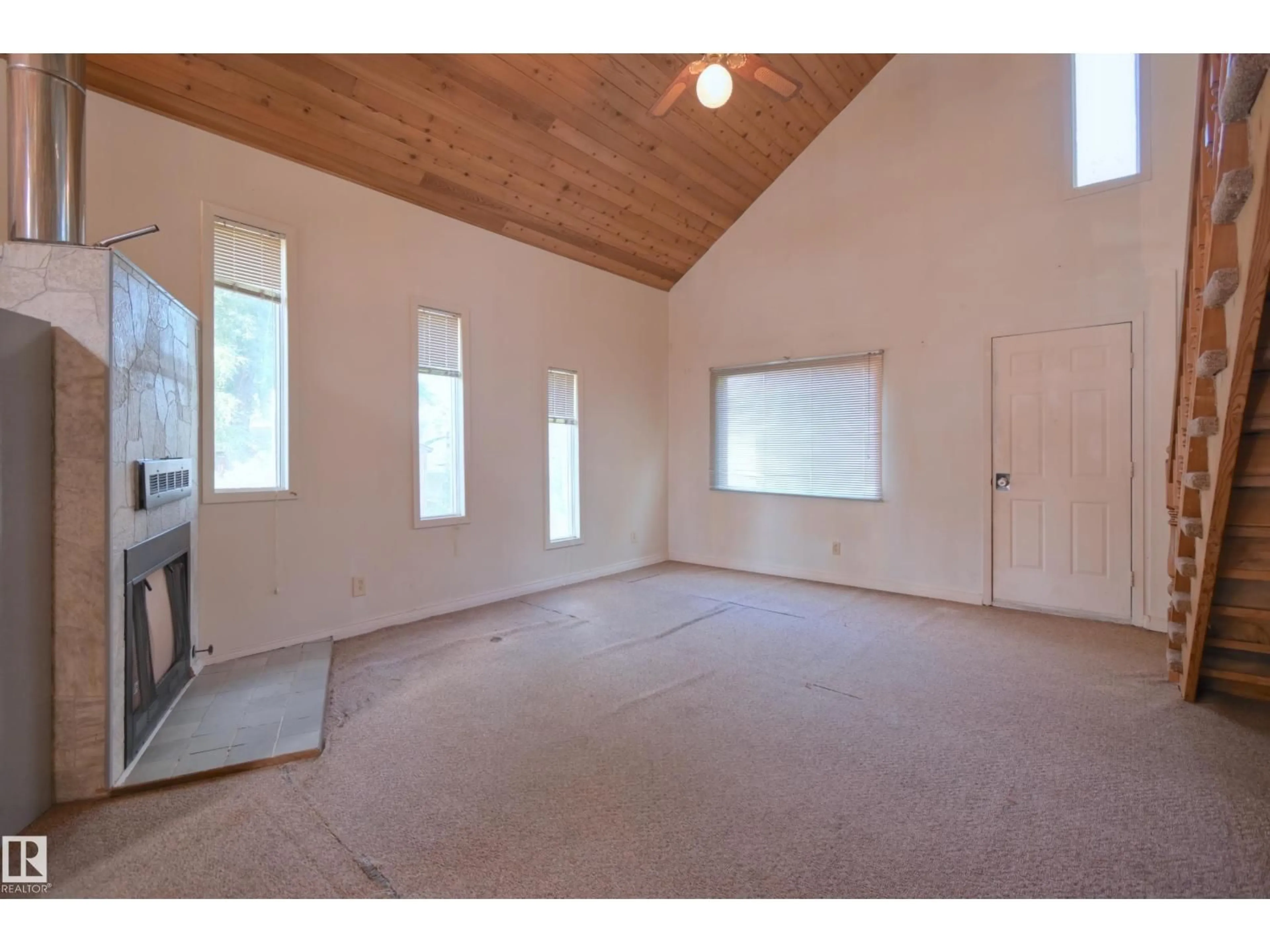 A pic of a room for 5912 49 AV, Rural Lac Ste. Anne County Alberta T0E0A0