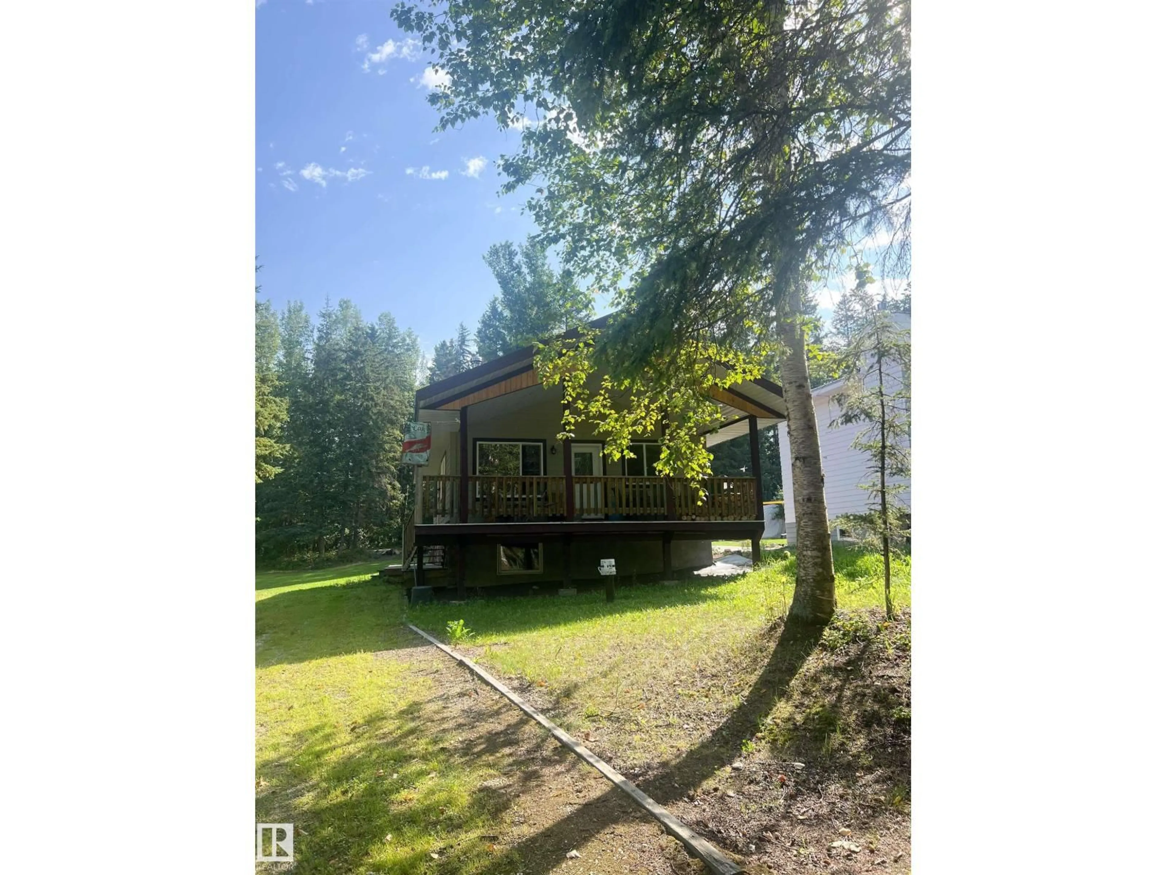 Unknown for 20 PINE CR, Rural Lac Ste. Anne County Alberta T0E1H0
