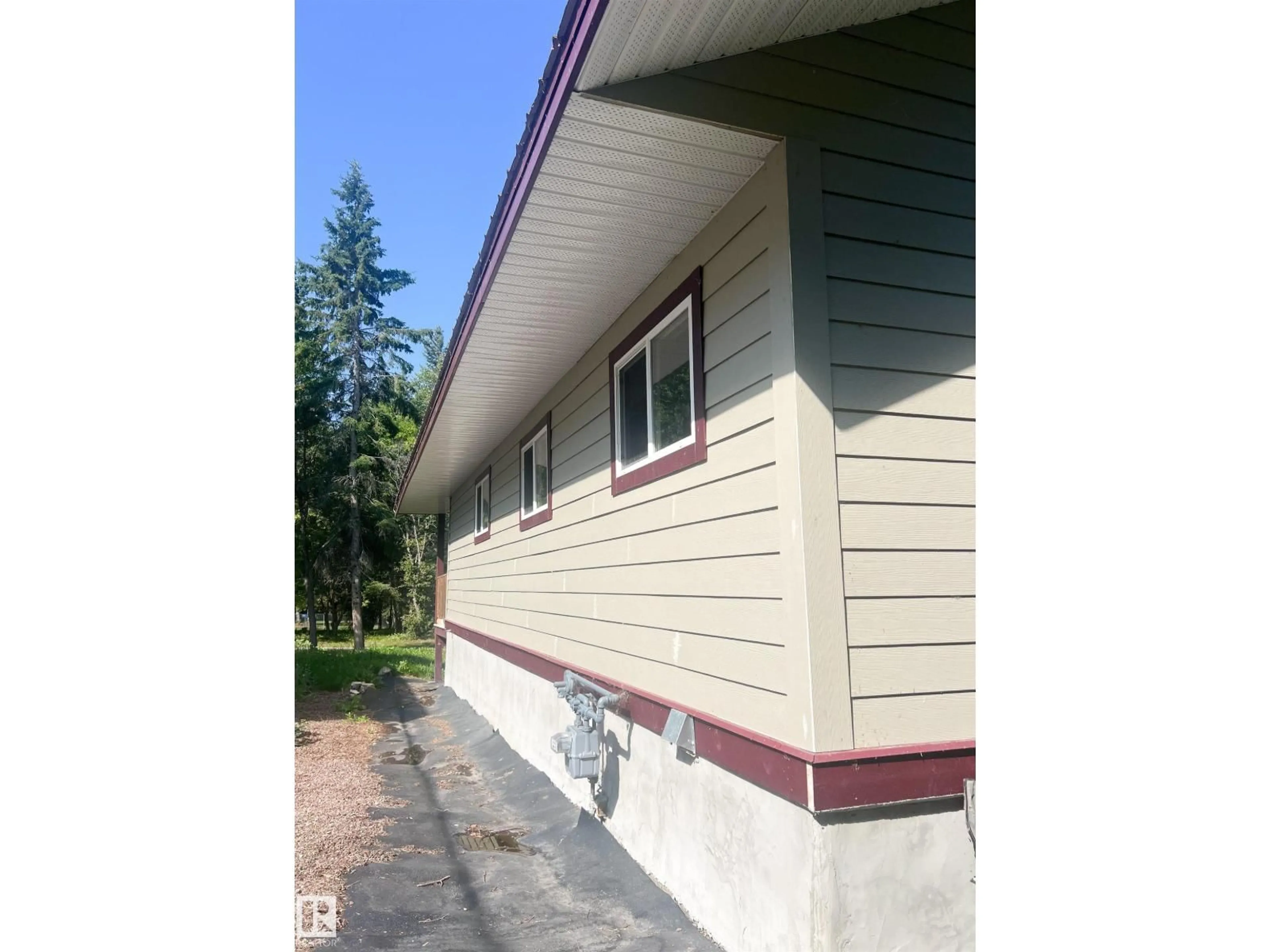 Home with vinyl exterior material, building for 20 PINE CR, Rural Lac Ste. Anne County Alberta T0E1H0