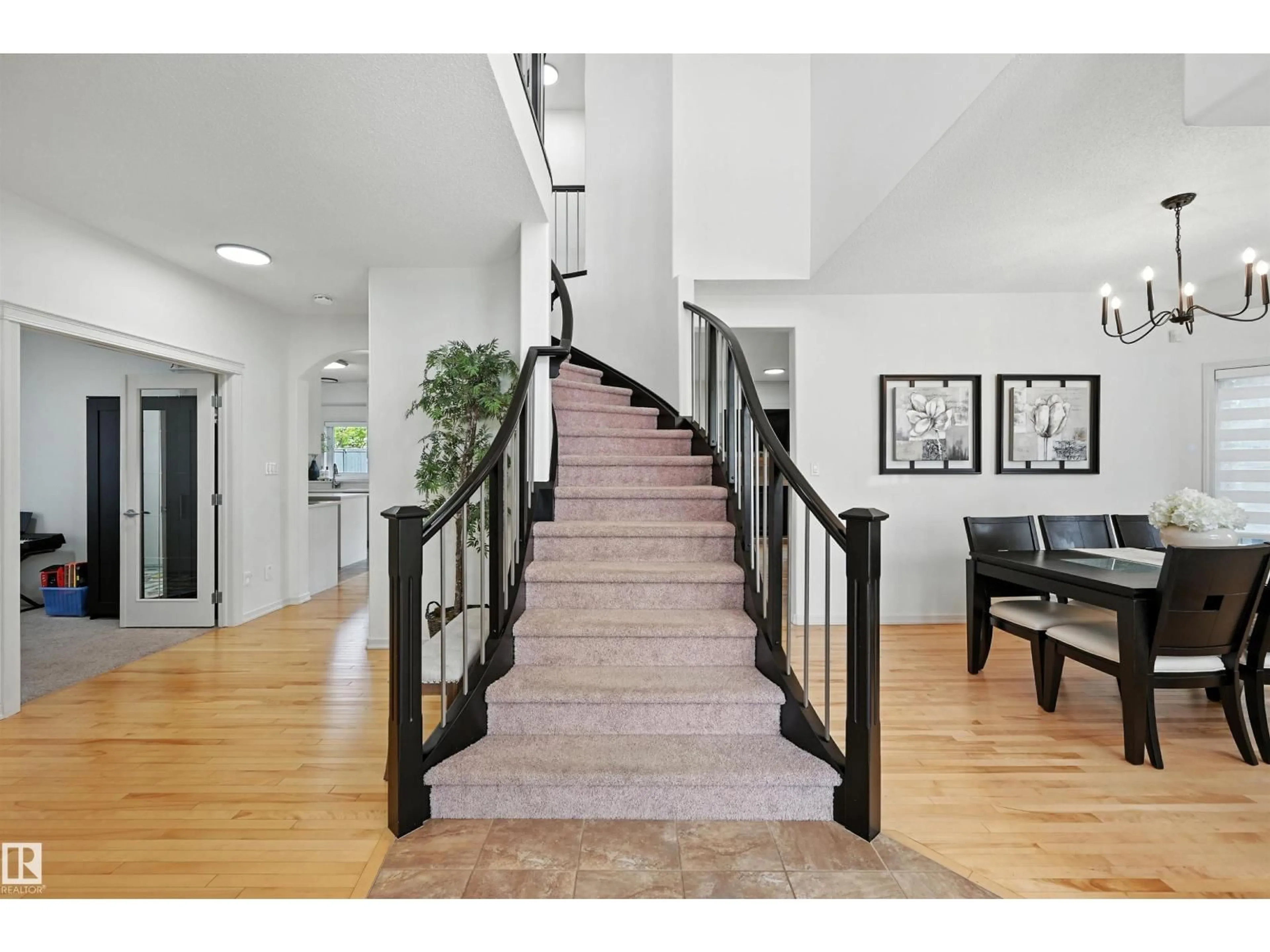 Indoor foyer for NW - 2915 TREDGER GREEN GR, Edmonton Alberta T6R3R7