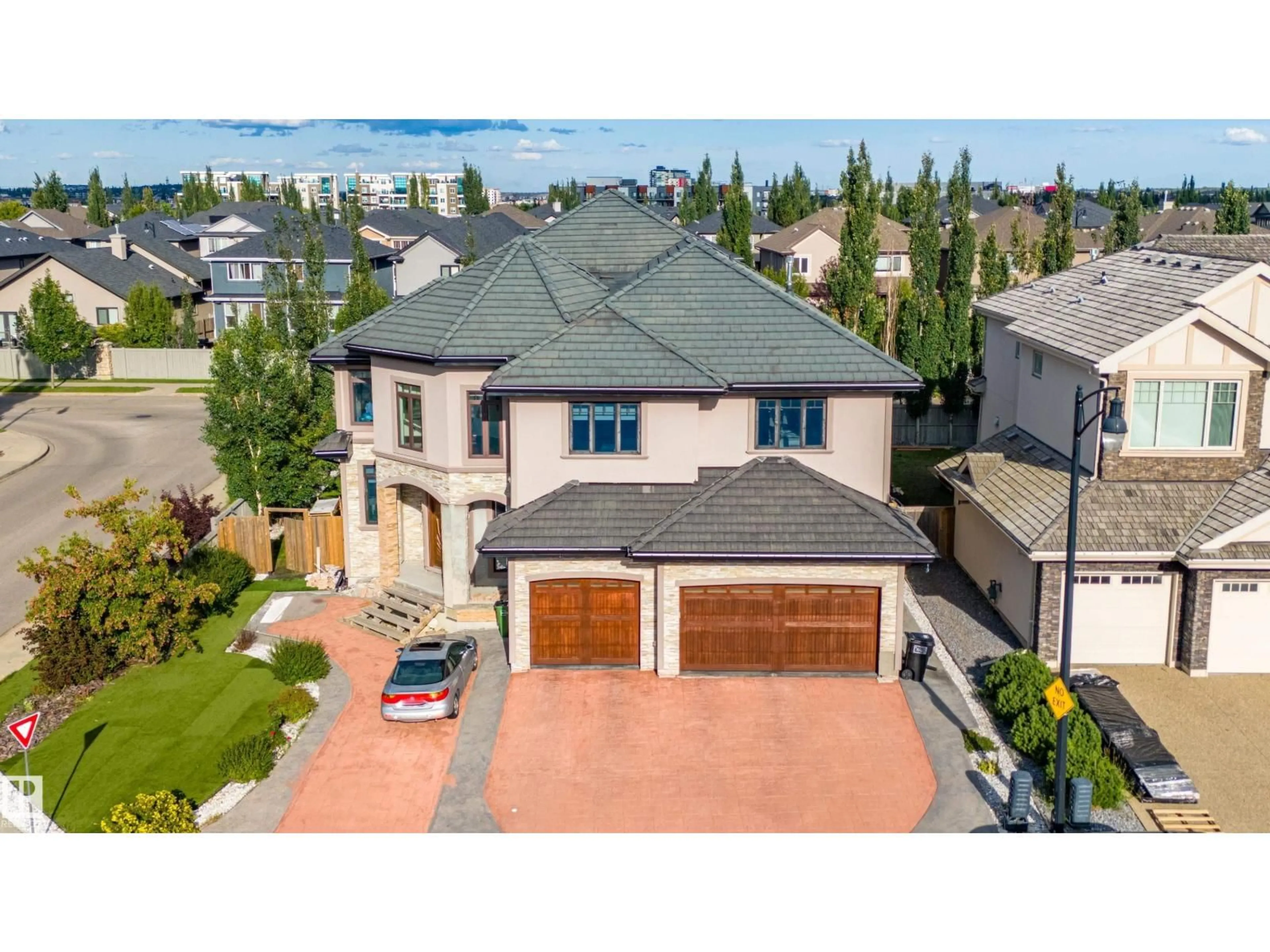 A pic from outside/outdoor area/front of a property/back of a property/a pic from drone, street for 4103 WESTCLIFF HEATH HE SW, Edmonton Alberta T6W0X9
