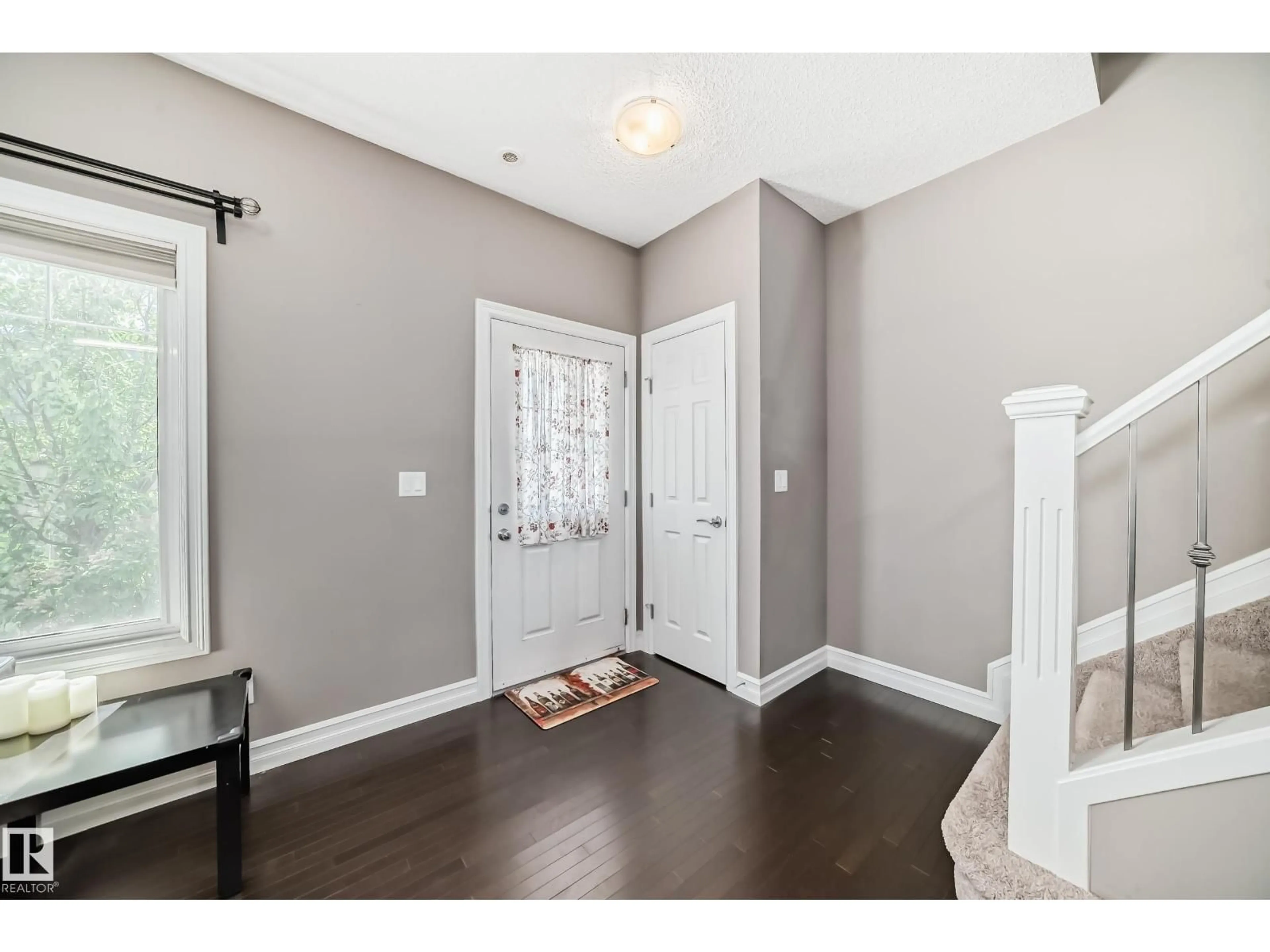 Indoor entryway for 2003 - 6 RABBIT HILL RD, Edmonton Alberta T6R0R7