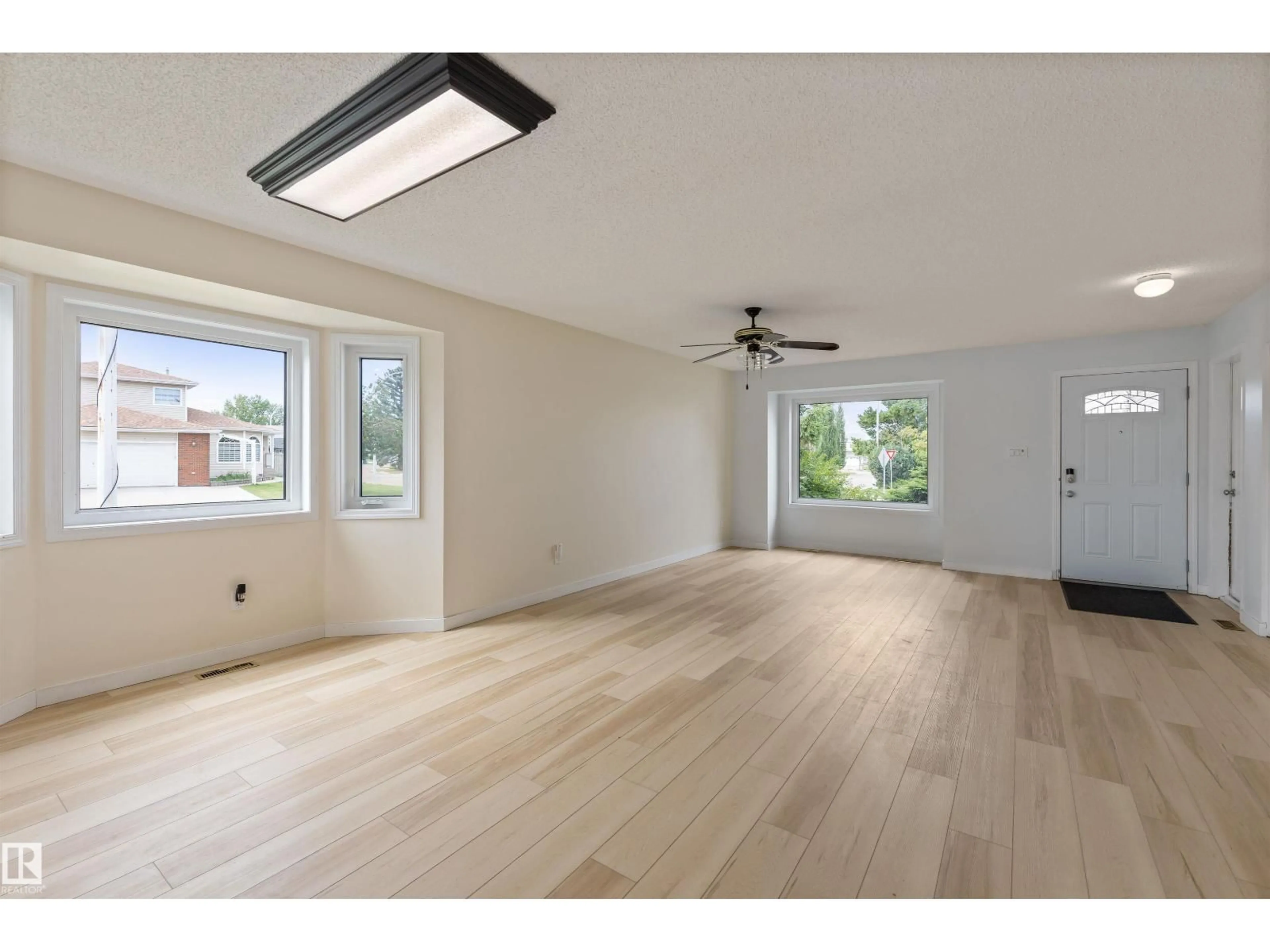 A pic of a room for 12823 157 AV, Edmonton Alberta T6V1A9