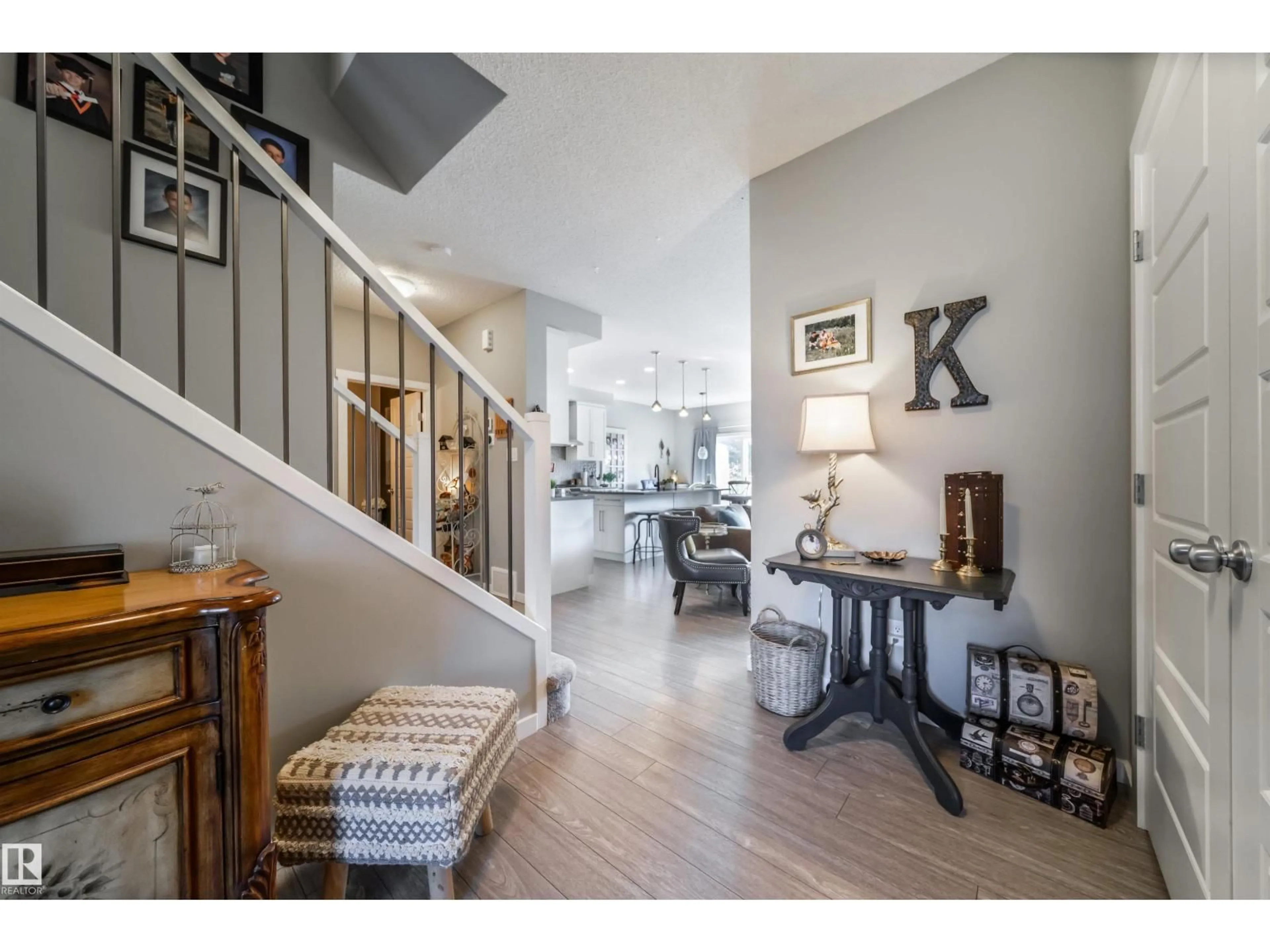 Indoor entryway for 17107 81 ST, Edmonton Alberta T5Z0E1