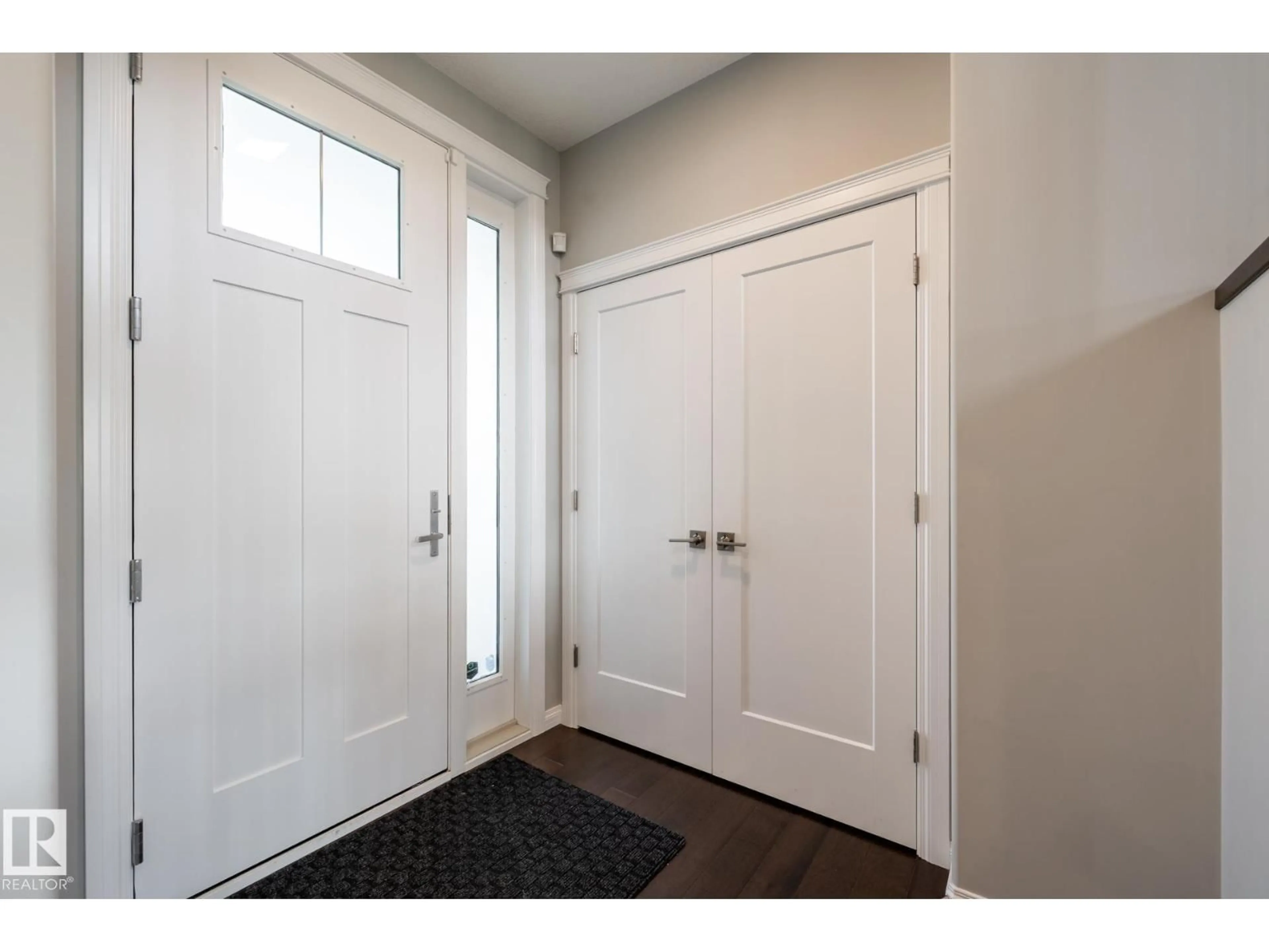 Indoor entryway for 3419 CHICKADEE DR, Edmonton Alberta T5S0L1