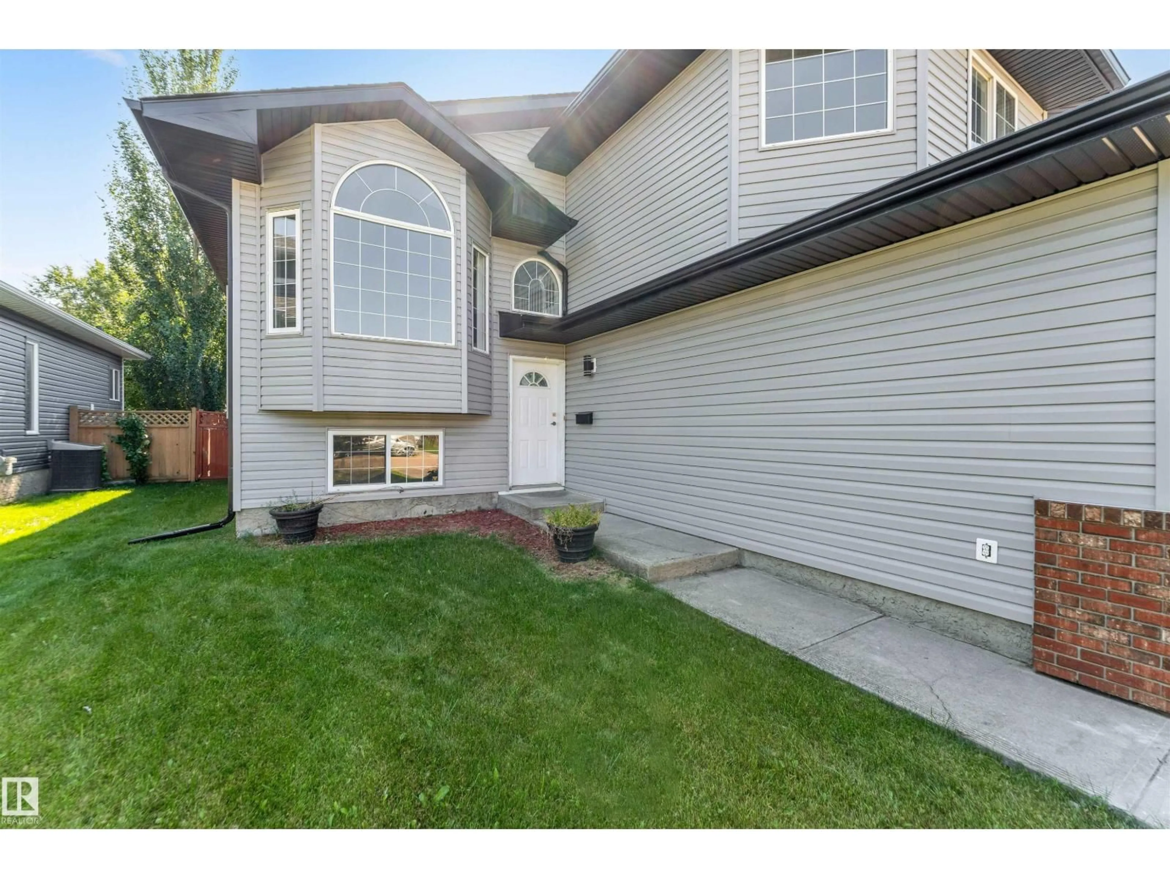 Home with vinyl exterior material, street for 325 JILLING CRES, Edmonton Alberta T6L6N1