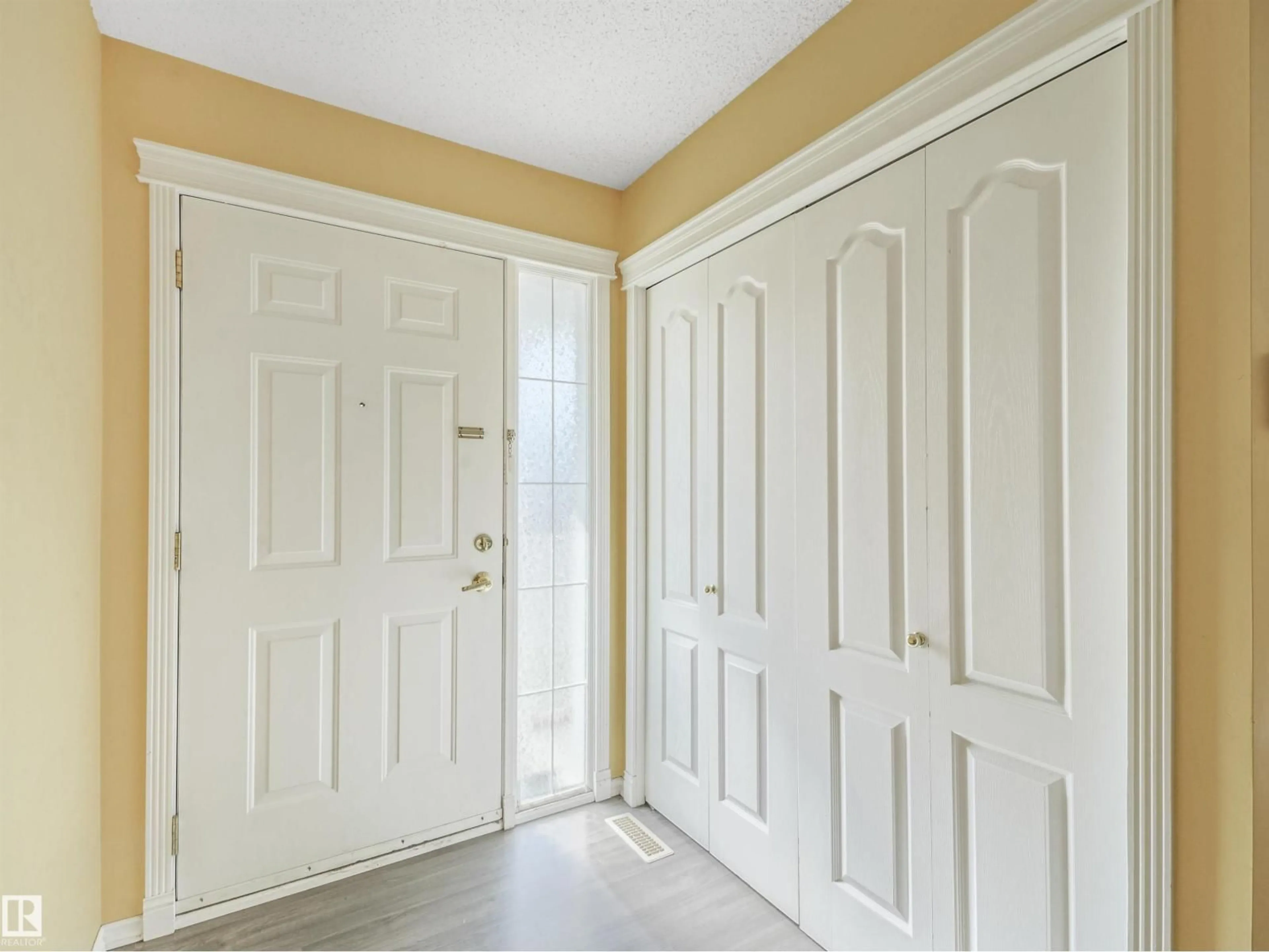 Indoor entryway for 57 - 3380 28A AV, Edmonton Alberta T6T1V4