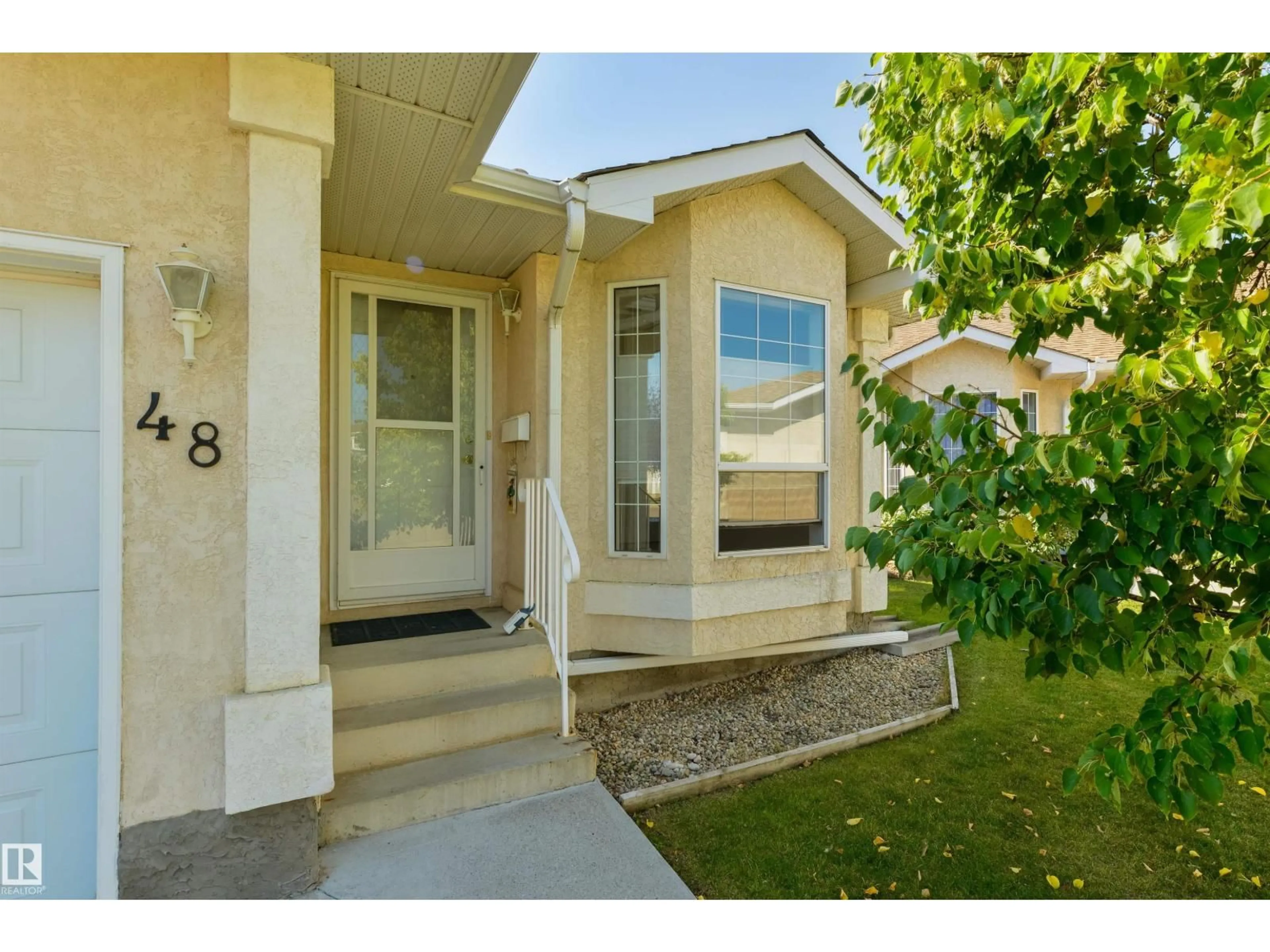 Indoor entryway for 13320 - 48 124 ST, Edmonton Alberta T5L5B7