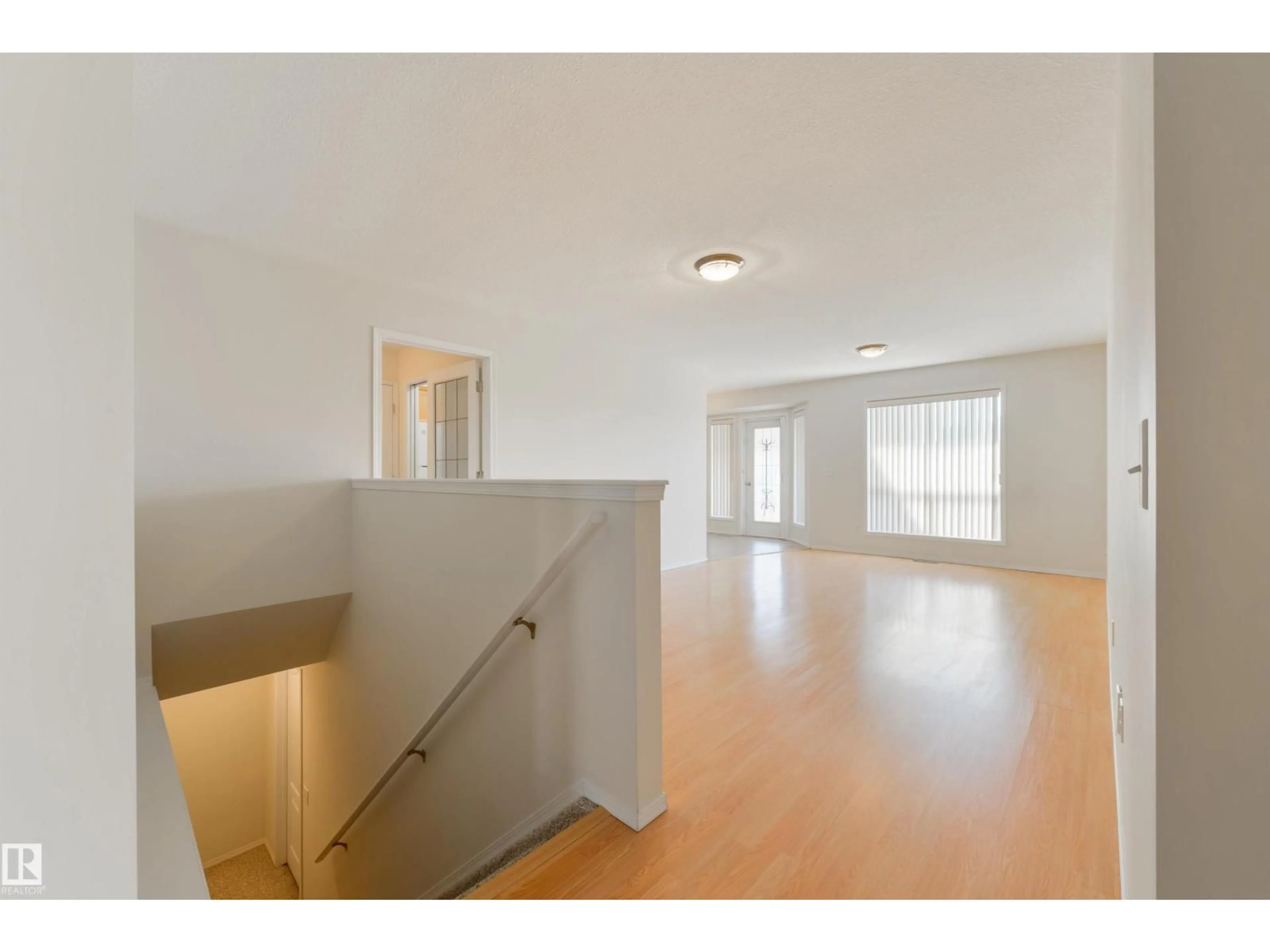 Indoor foyer for 13320 - 48 124 ST, Edmonton Alberta T5L5B7