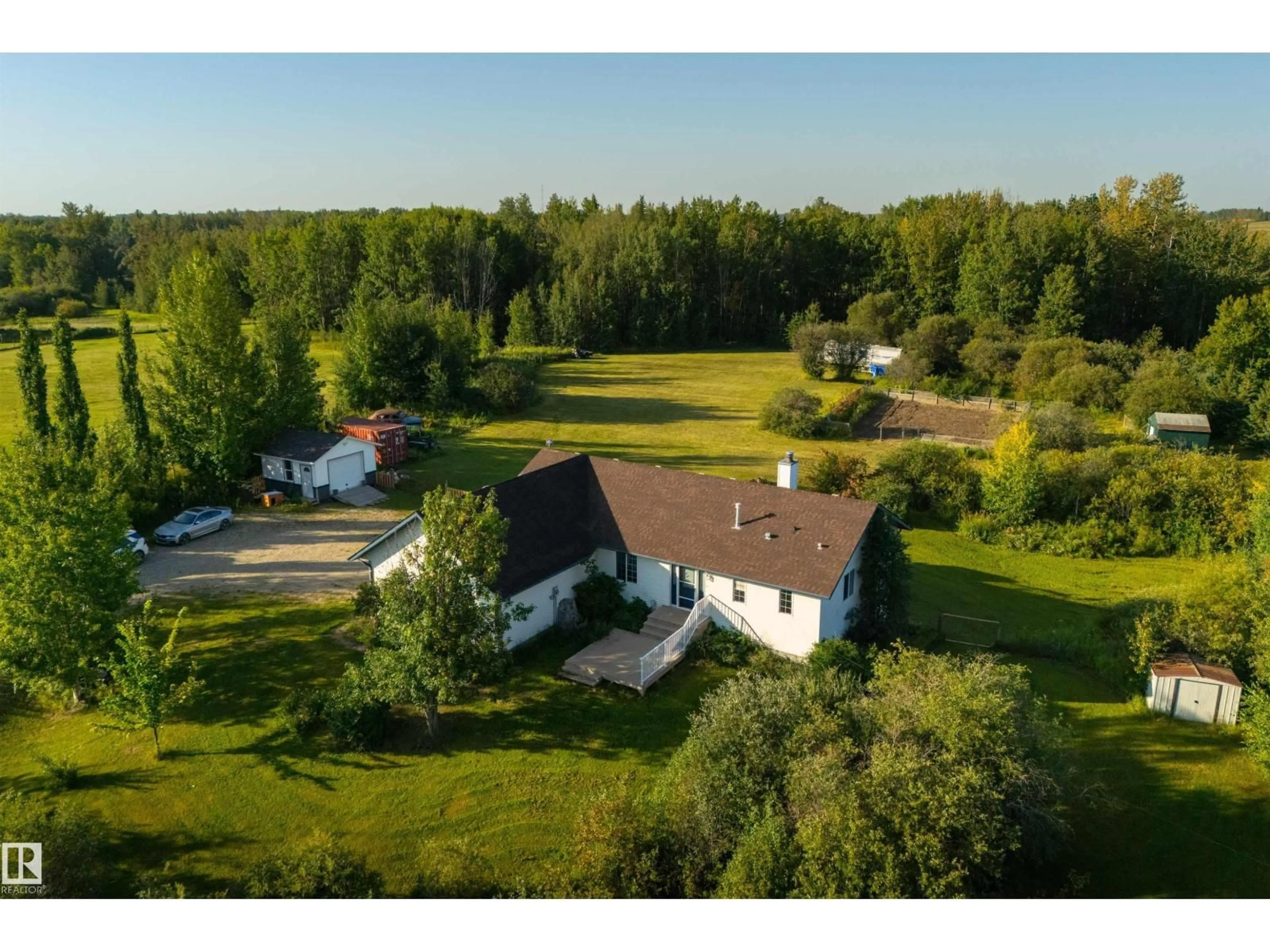 A pic from outside/outdoor area/front of a property/back of a property/a pic from drone, unknown for 3 - 52505 RGE ROAD 22, Rural Parkland County Alberta T7Y2J3