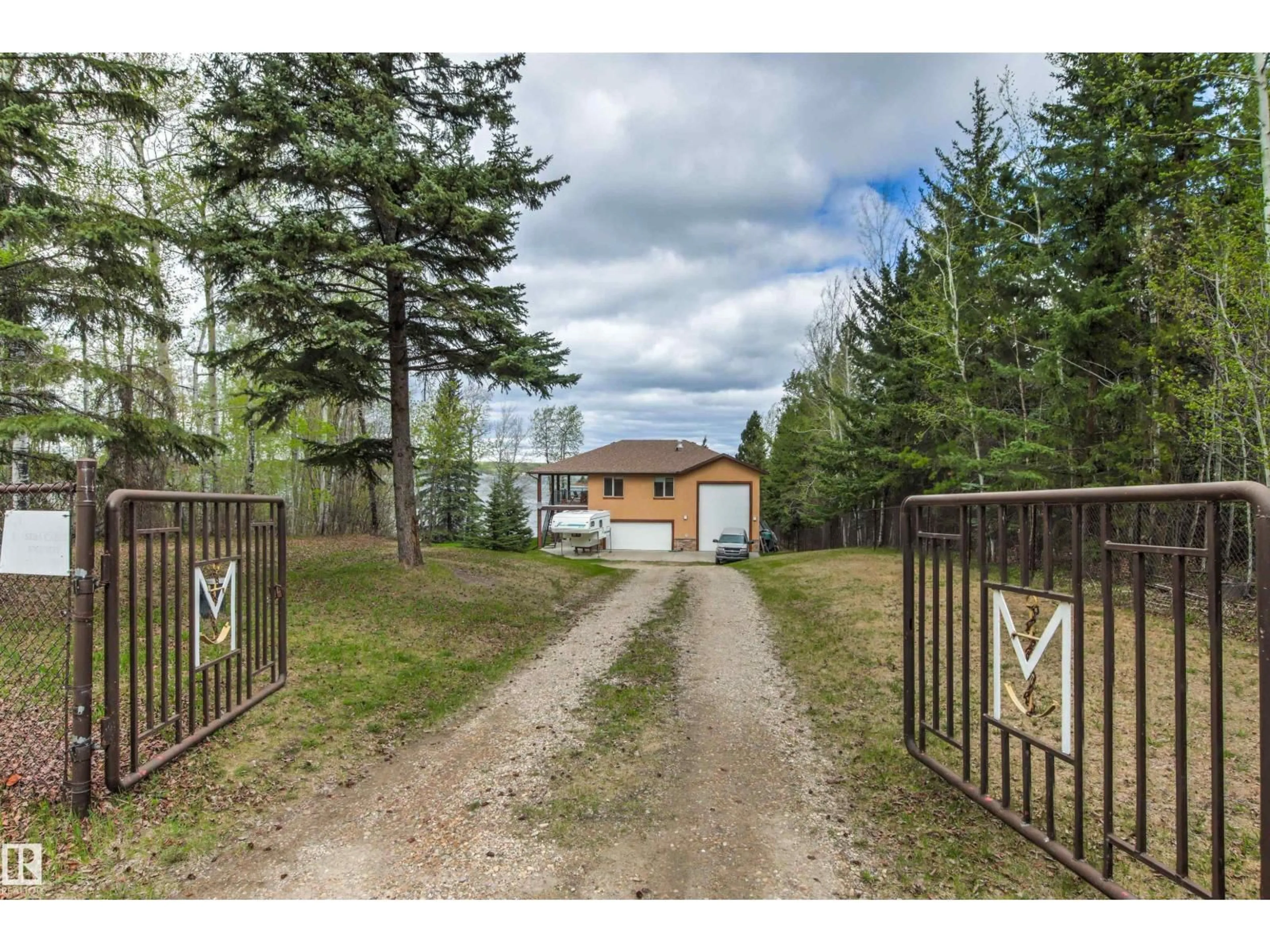 A pic from outside/outdoor area/front of a property/back of a property/a pic from drone, unknown for 4 SUNSHINE BAY RD, Rural Parkland County Alberta T0E0V0