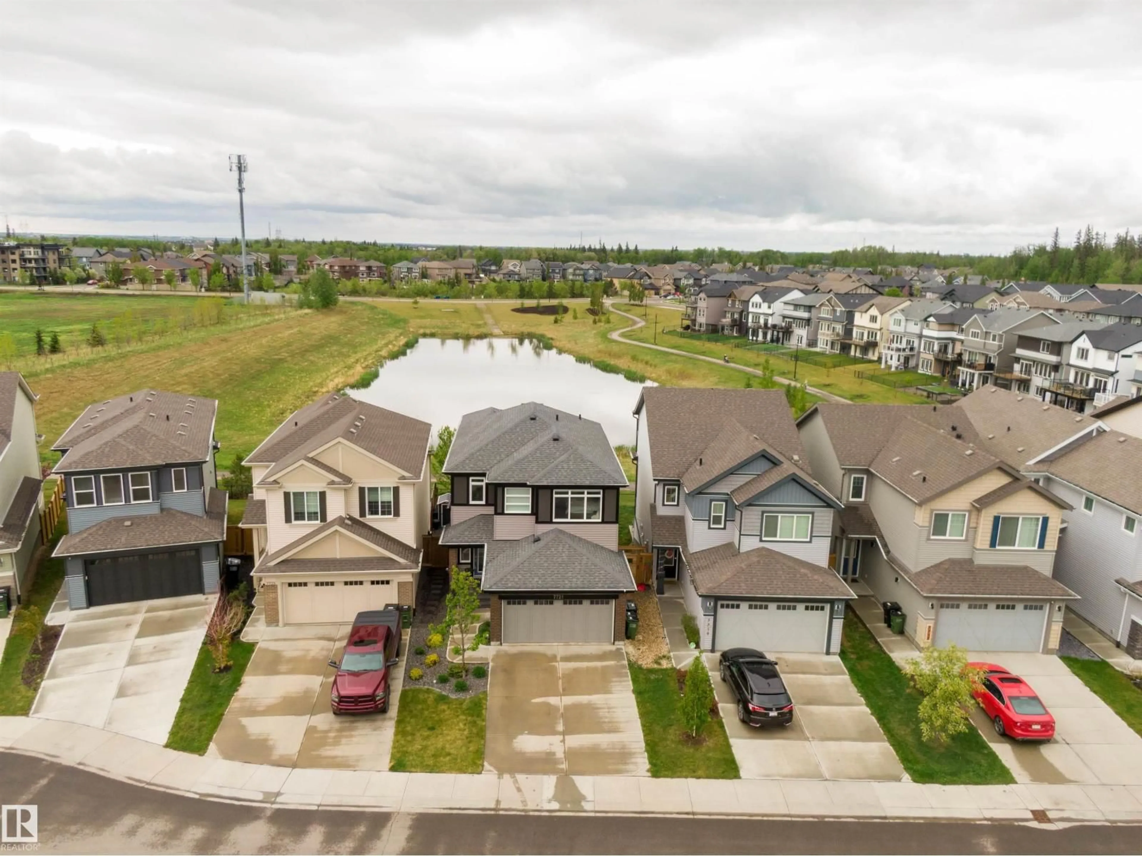 A pic from outside/outdoor area/front of a property/back of a property/a pic from drone, street for NW - 7721 EIFERT CR, Edmonton Alberta T6M0W2