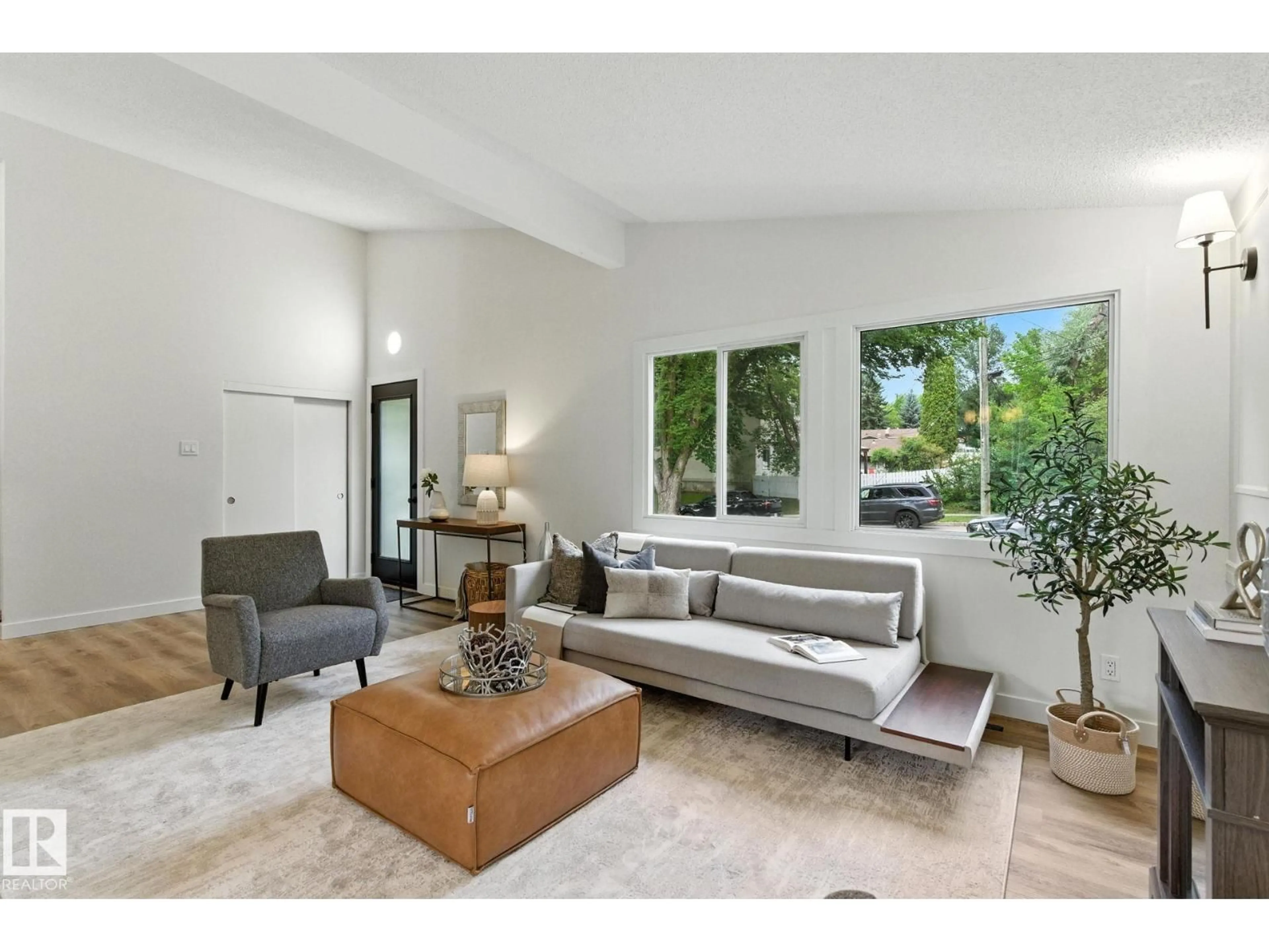 Living room with furniture, unknown for 1 SYLVAN DR, St. Albert Alberta T8N0G7