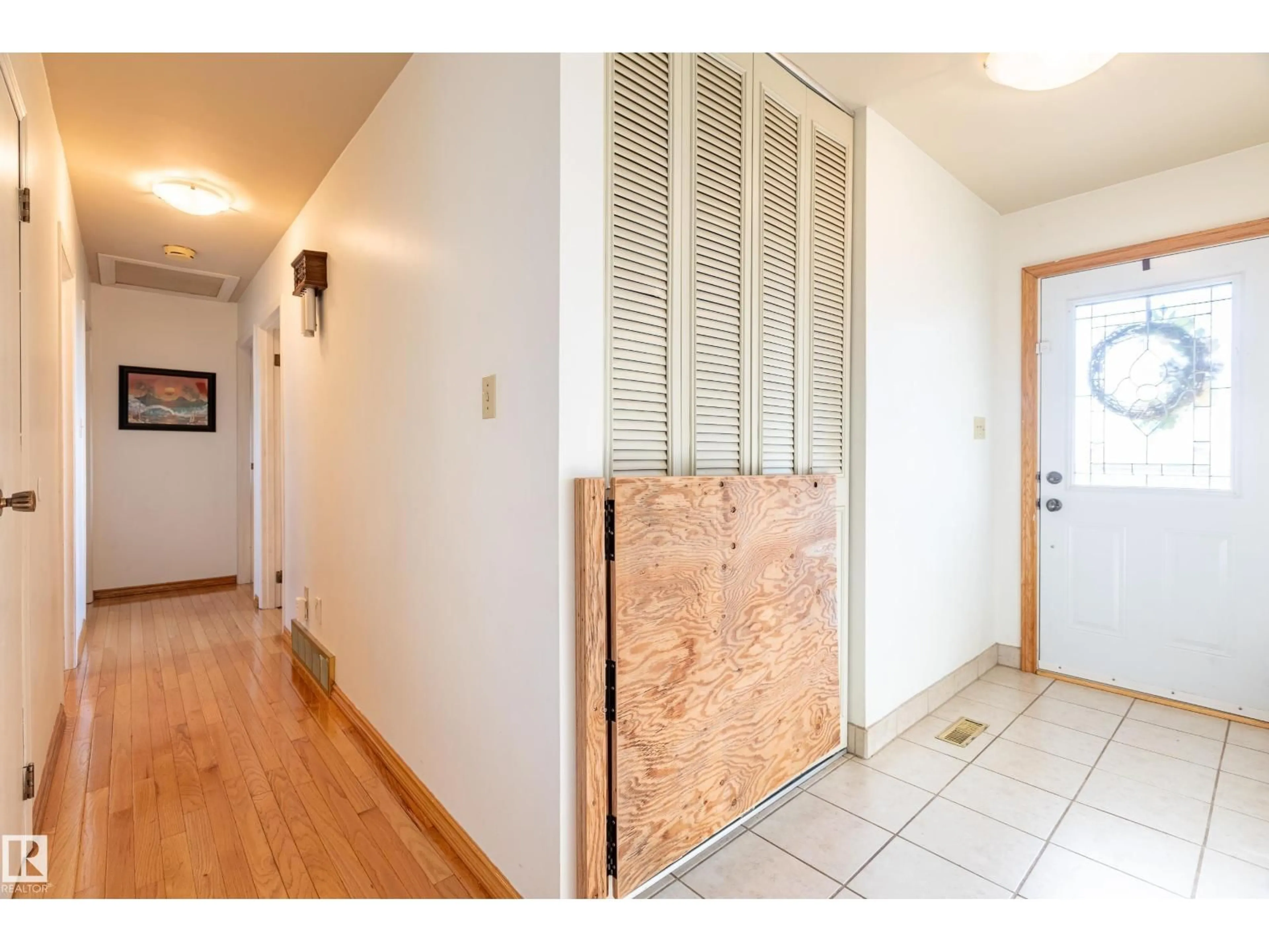 Indoor entryway for 57127 RANGE ROAD 251, Rural Sturgeon County Alberta T0G1L1