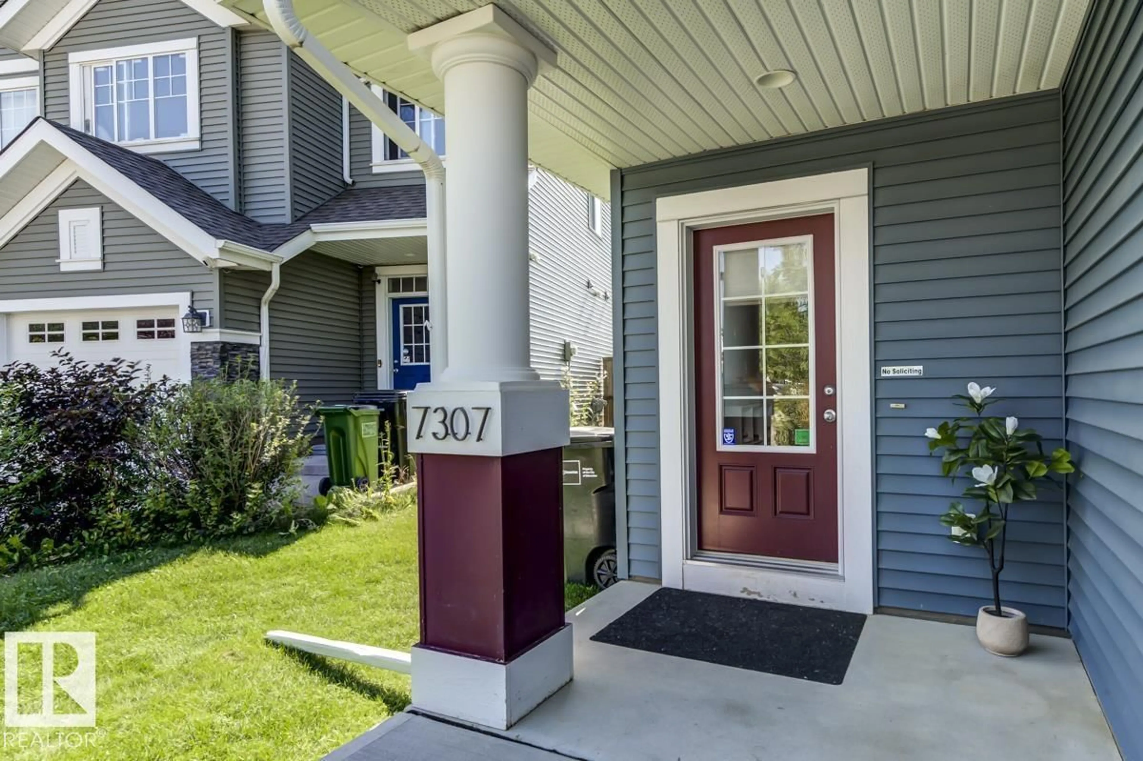 Indoor entryway for 7307 24 AV, Edmonton Alberta T6X0V5