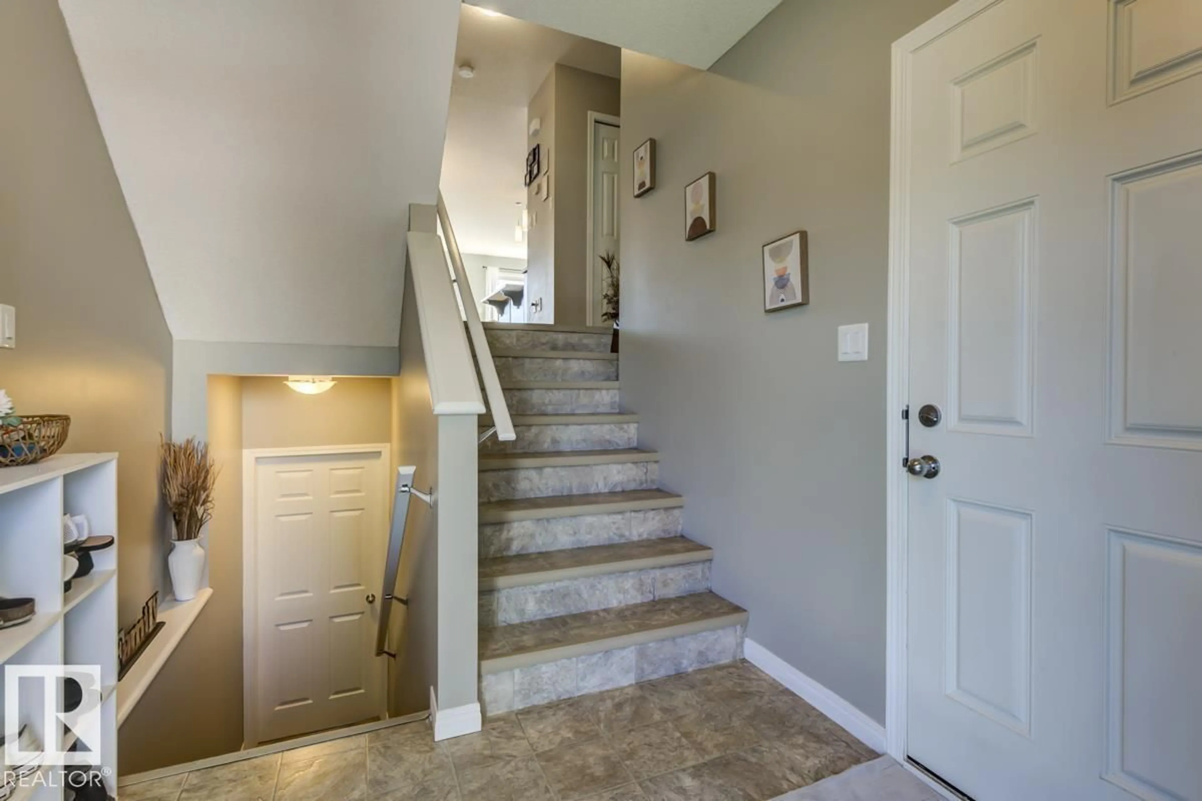 Indoor entryway for 7307 24 AV, Edmonton Alberta T6X0V5