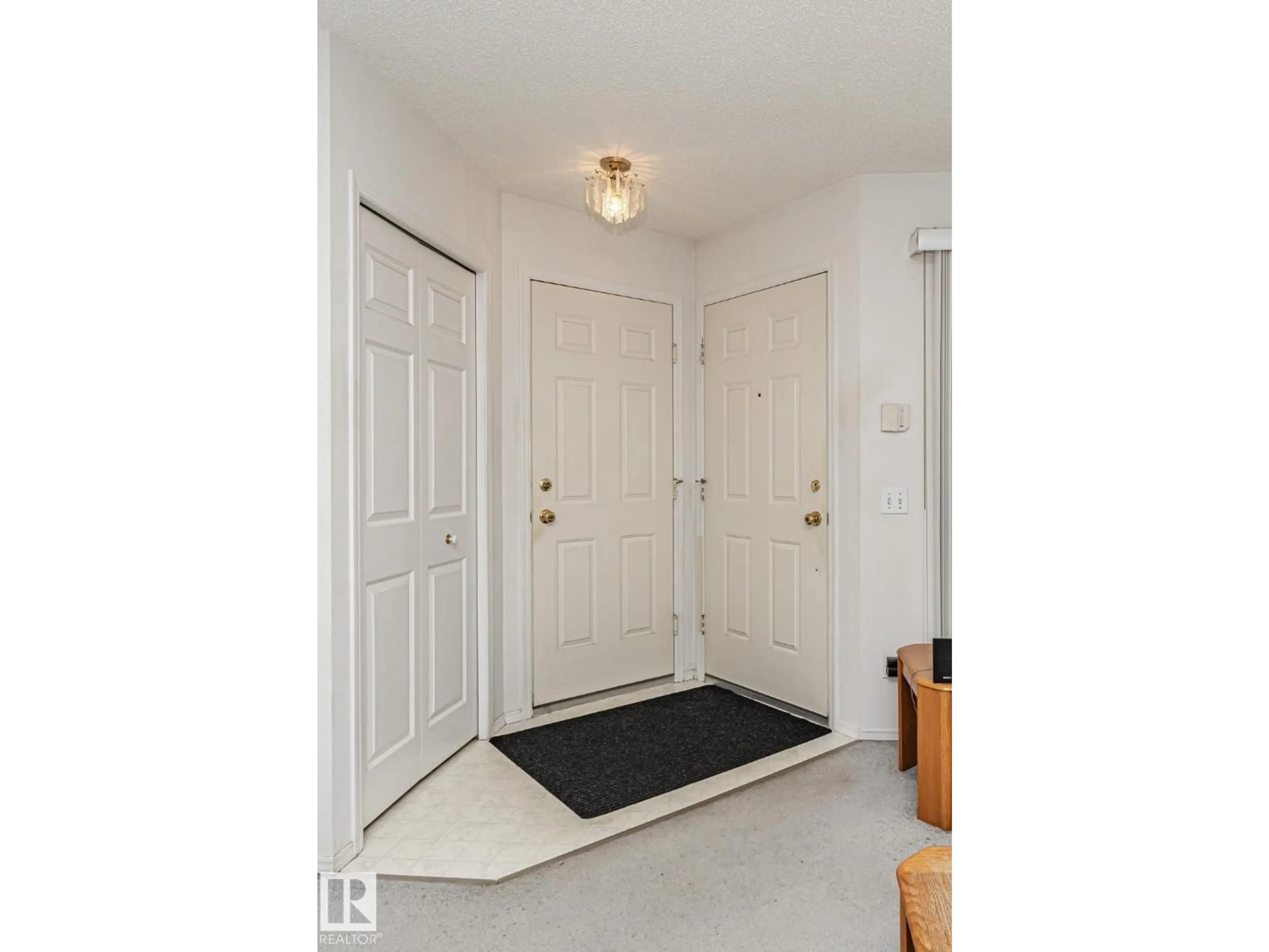Indoor entryway for 15019 128 ST, Edmonton Alberta T6V1E9
